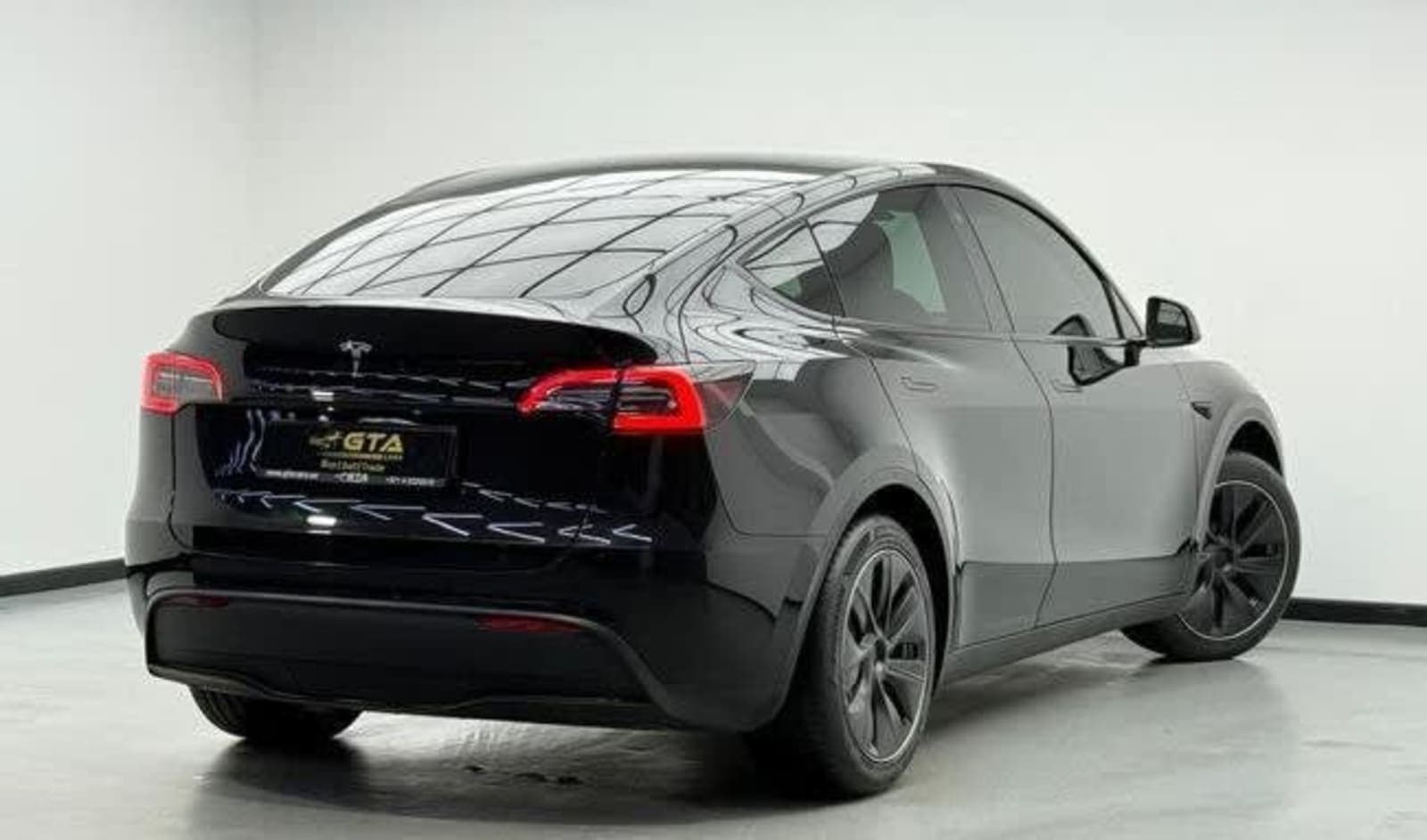 2023 Tesla Model Y Dual Motor AWD — photo 3