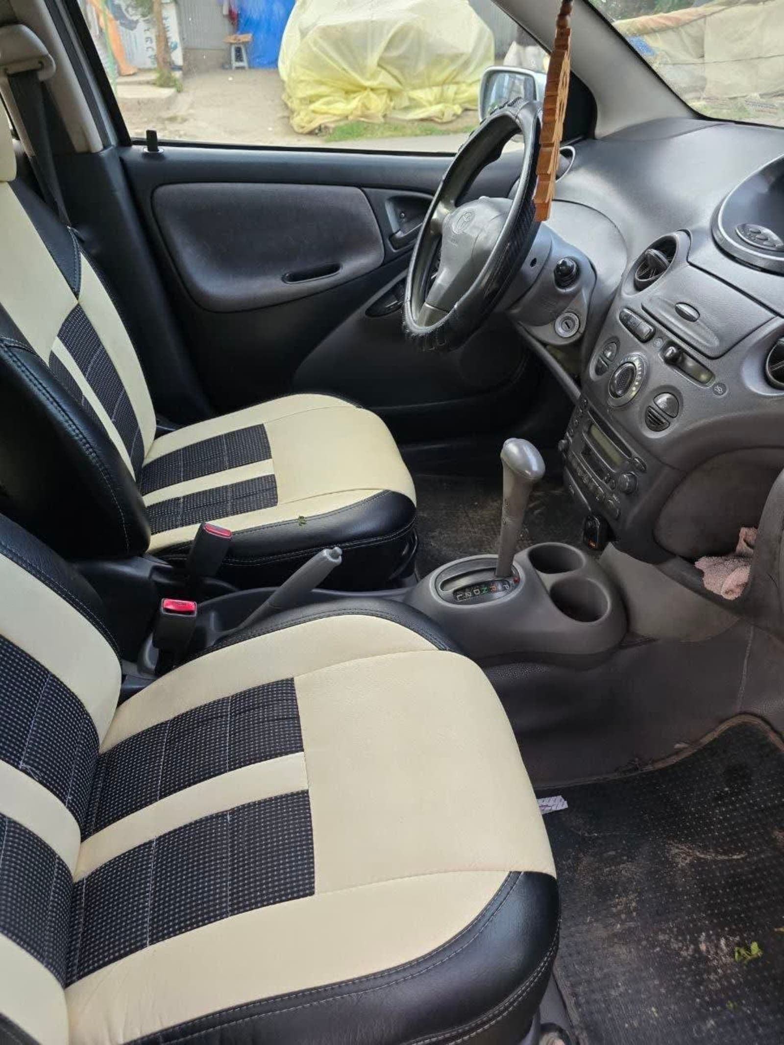 2001 Toyota Vitz — photo 2