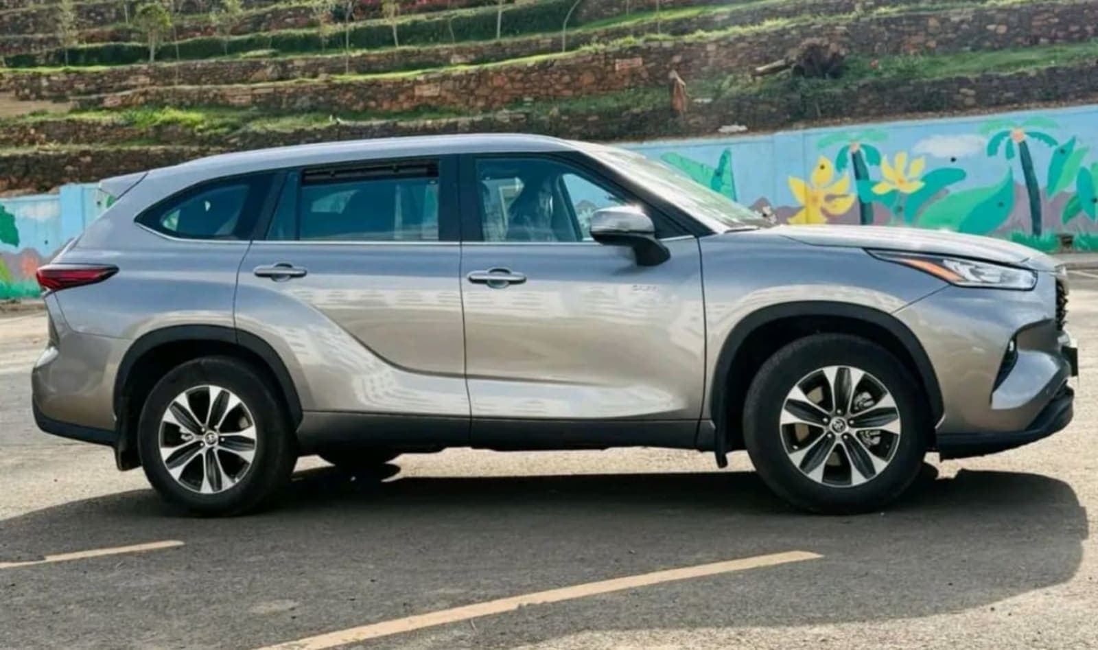 2025 Toyota Highlander — photo 2