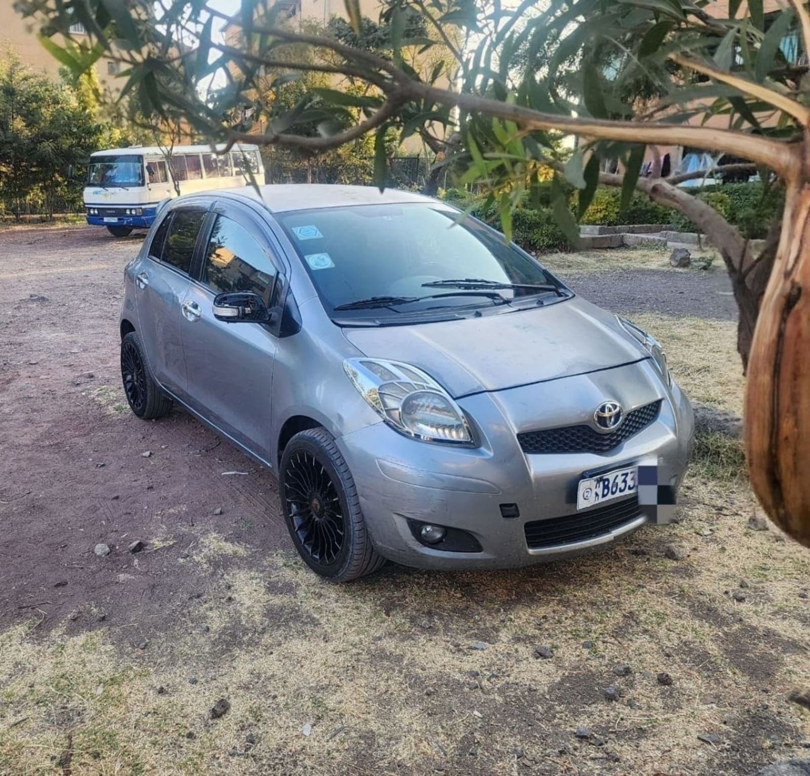 2010 Toyota Yaris Compact — photo 5