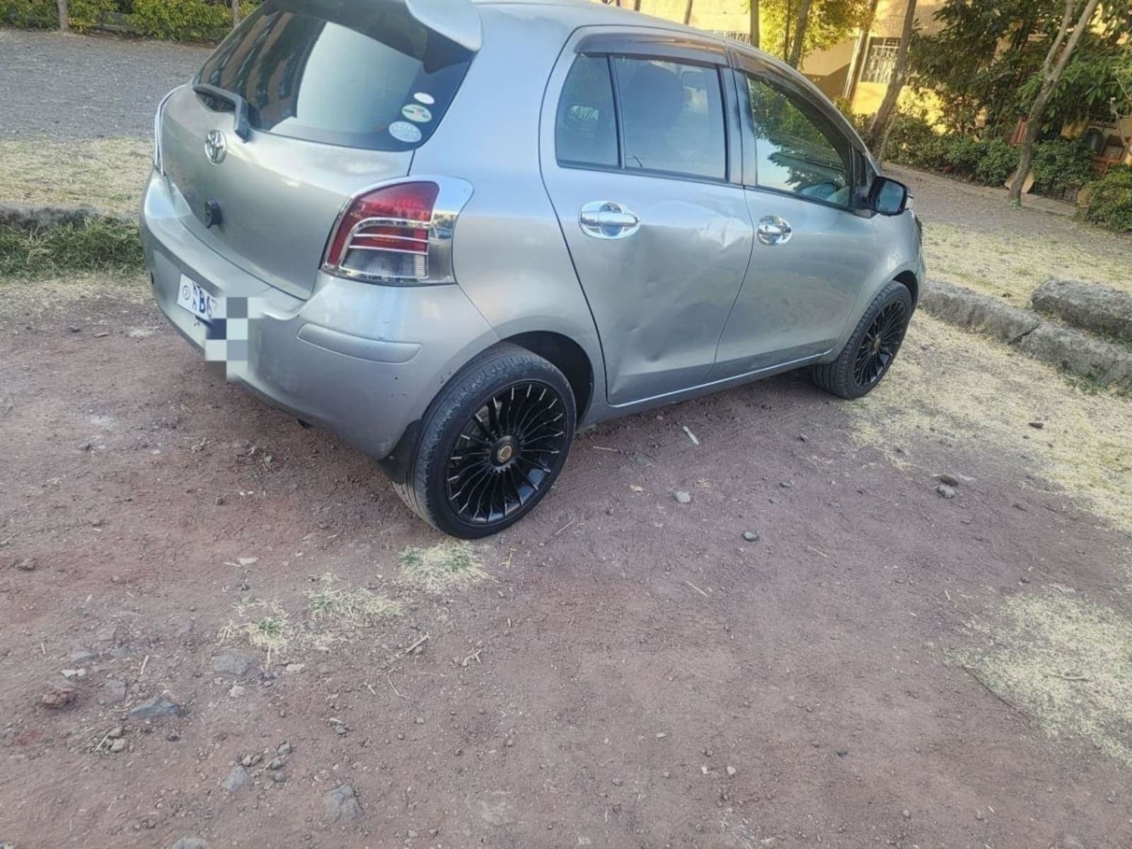 2010 Toyota Compact Yaris — photo 3