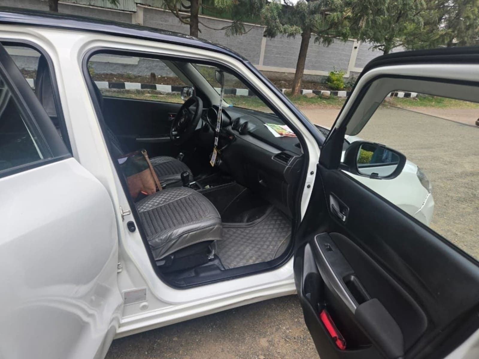2022 Suzuki Swift — photo 2