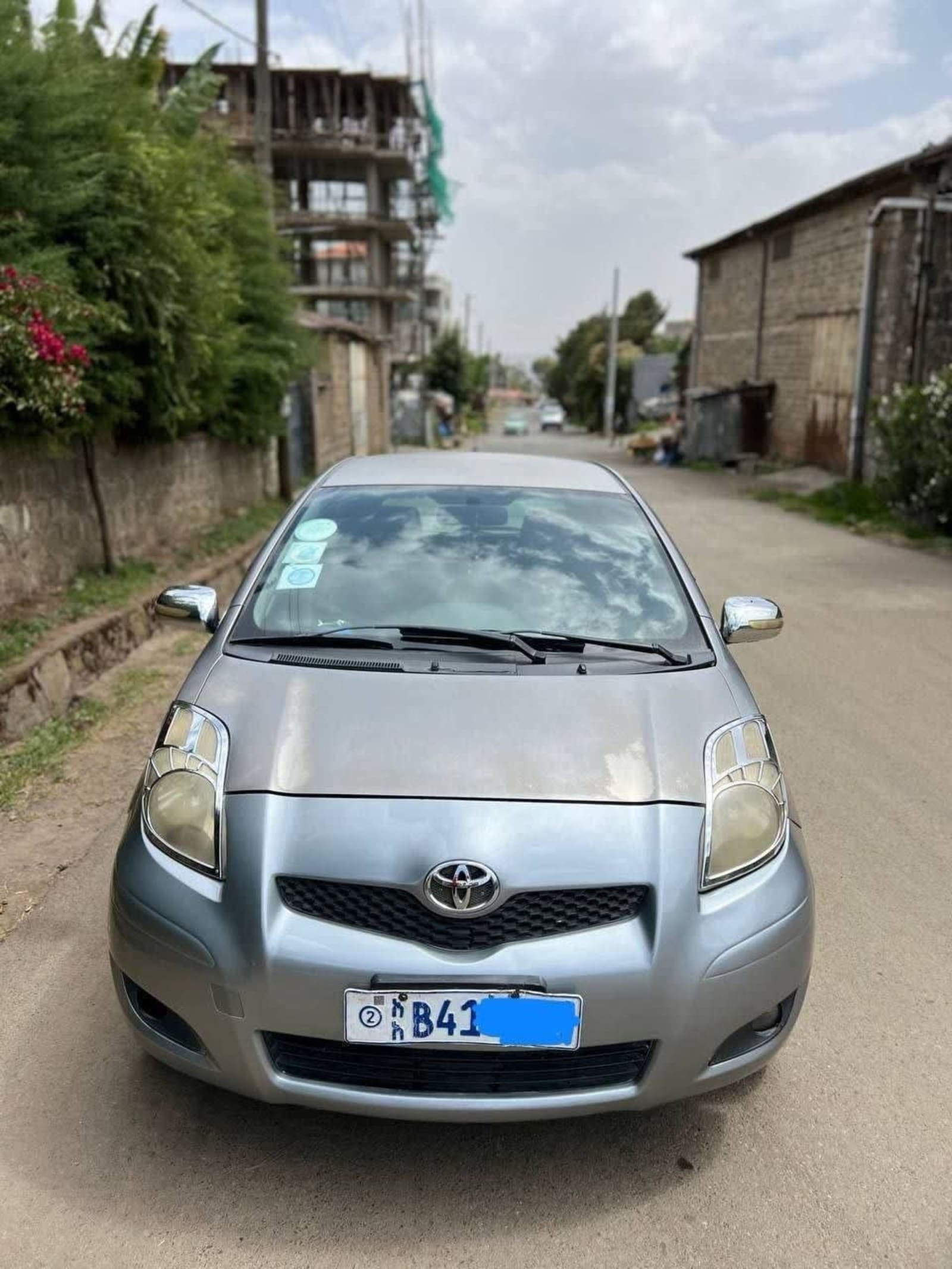 2010 Toyota Compact Yaris — photo 2