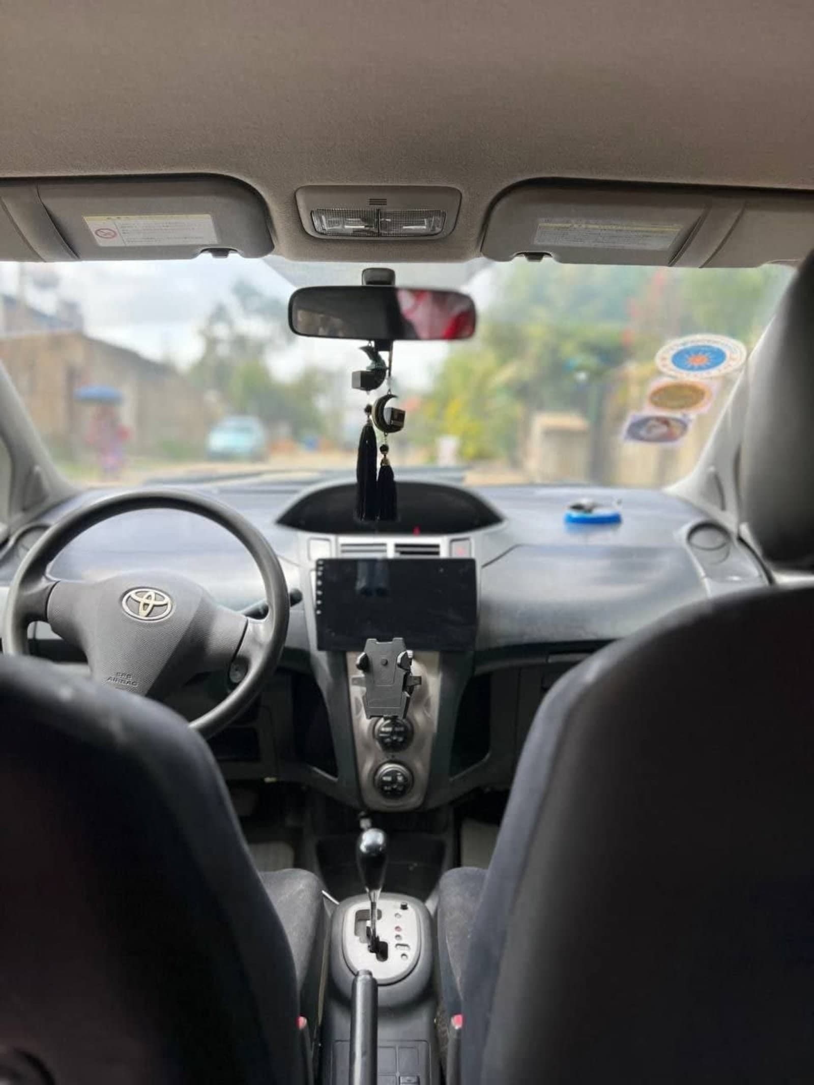 2010 Toyota Compact Yaris — photo 6