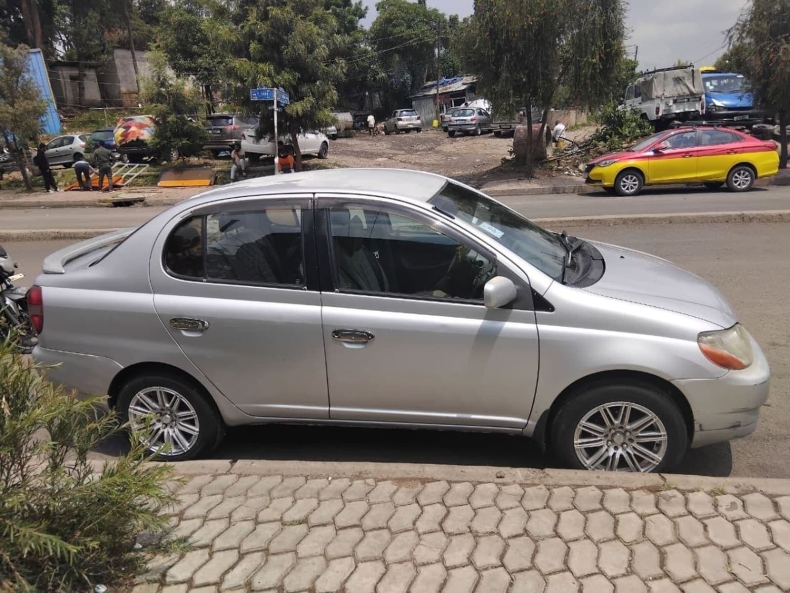 2002 Toyota Platz — photo 7