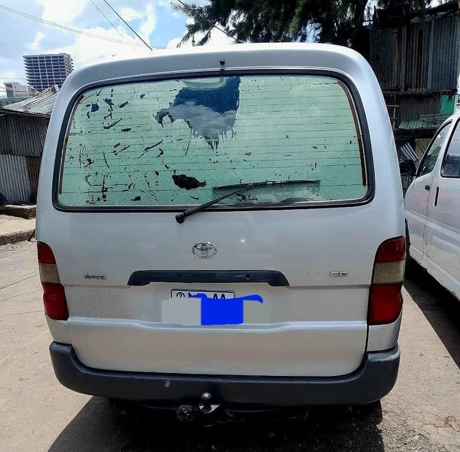 2002 Toyota Hiace Dolphin — photo 2