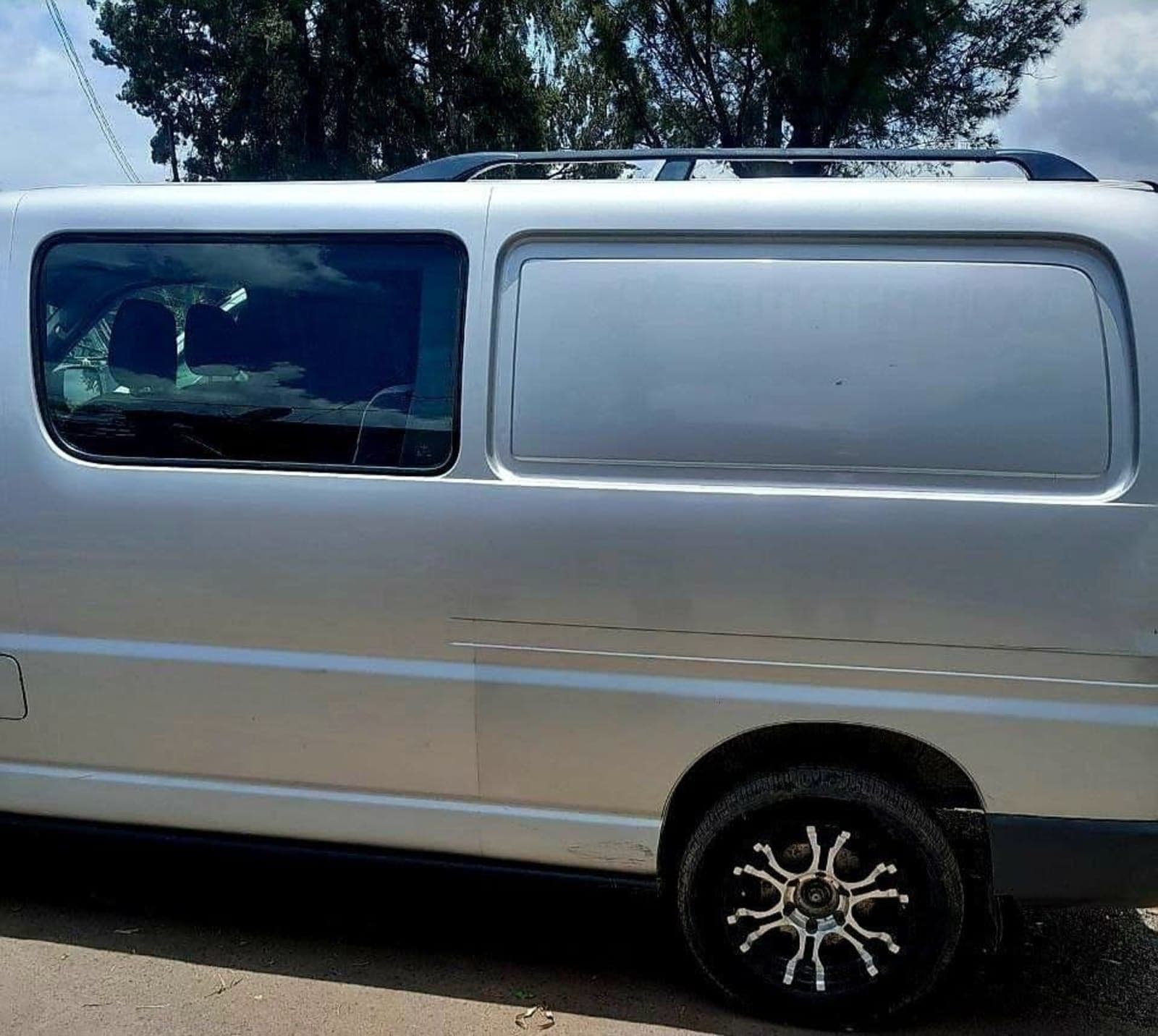 2002 Toyota Hiace Dolphin — photo 3