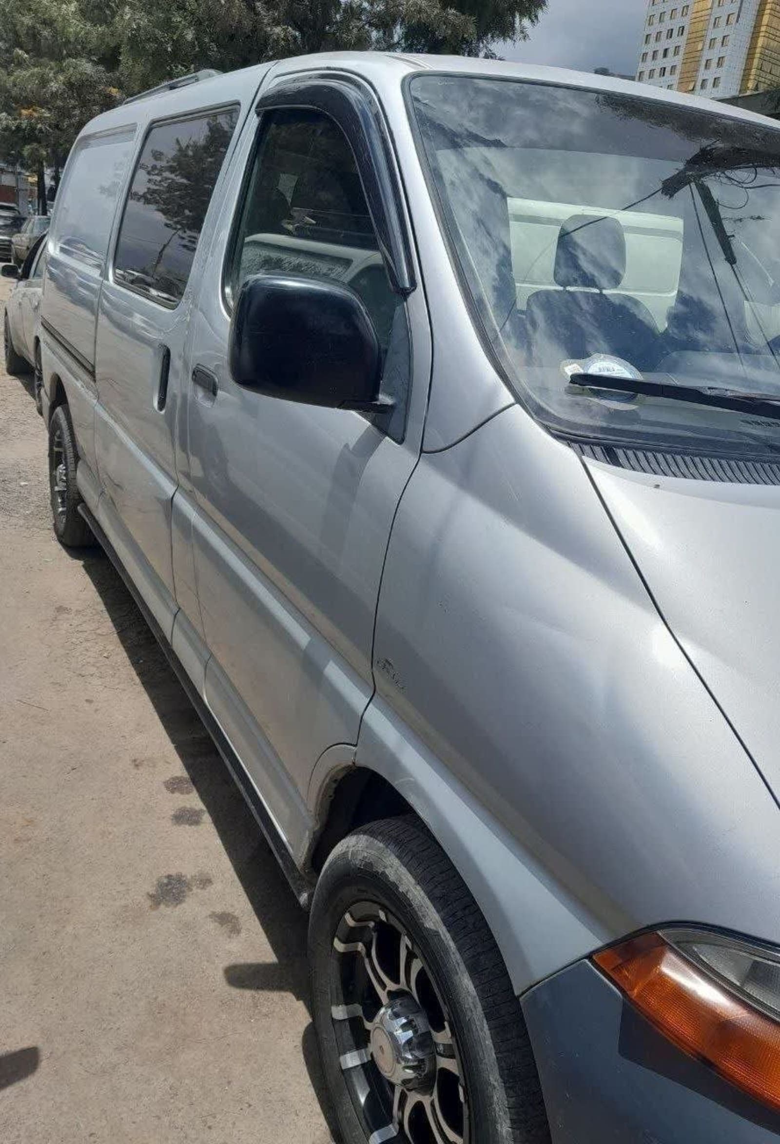 2002 Toyota Hiace Dolphin — photo 4