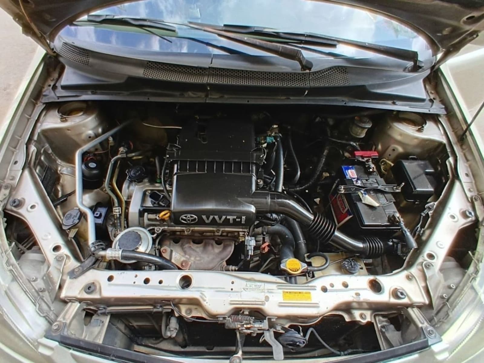 2003 Toyota Platz — photo 2