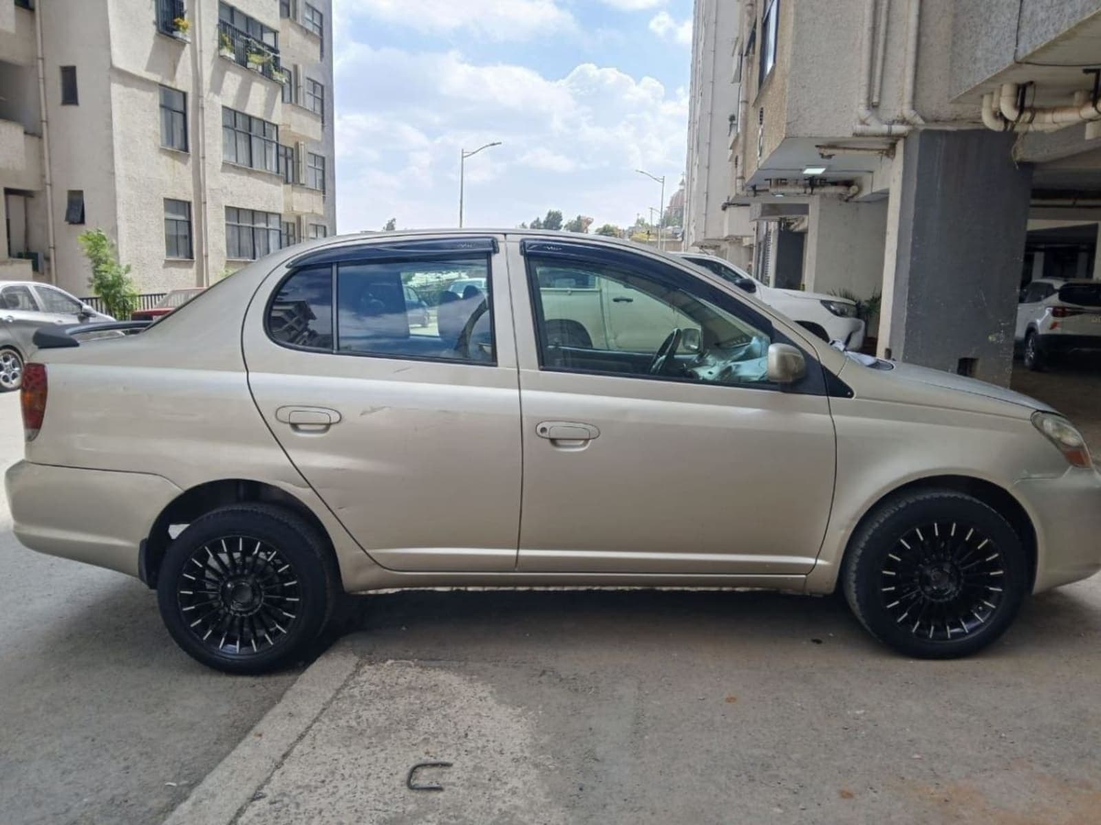 2003 Toyota Platz — photo 4