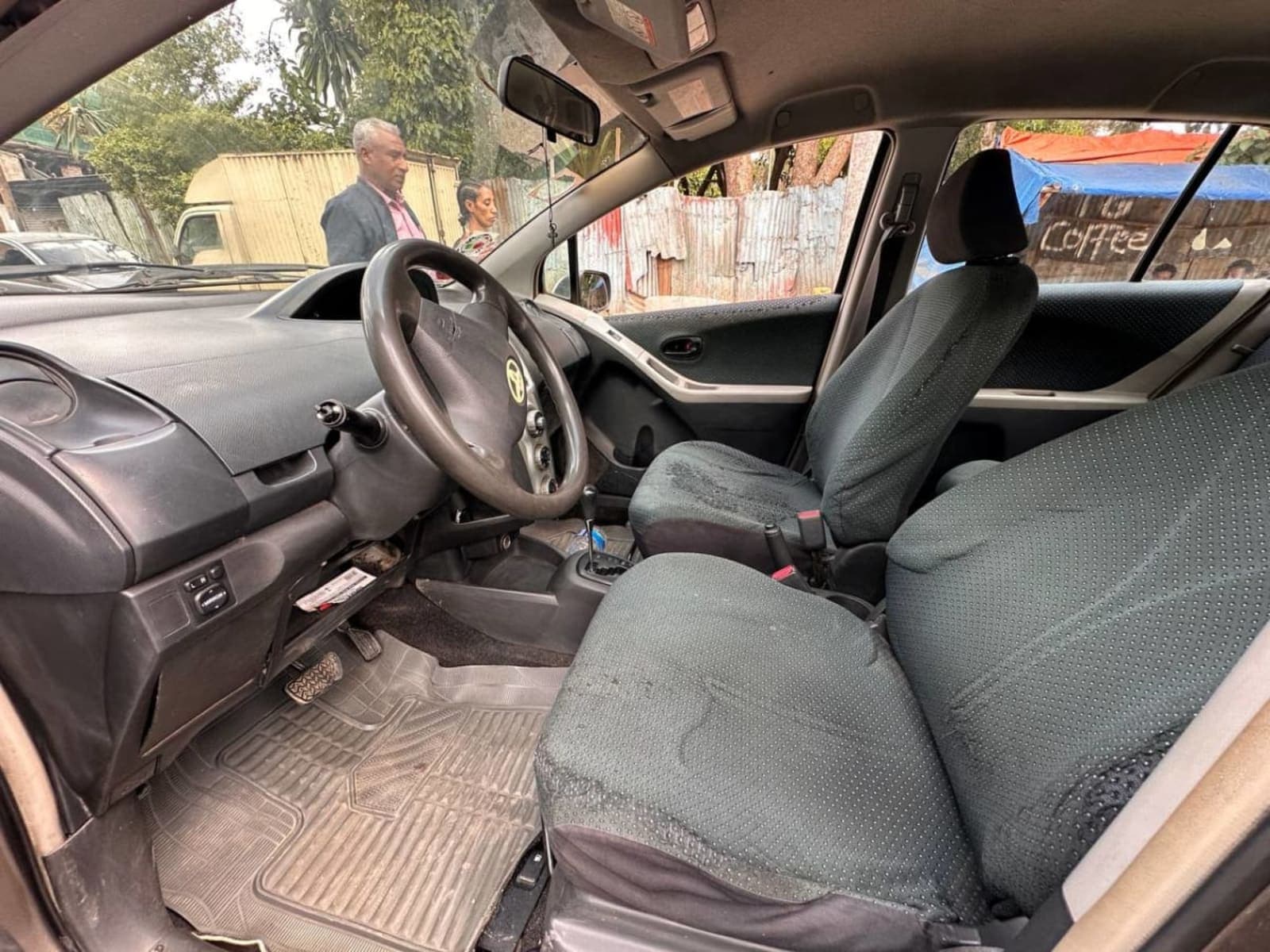 2005 Toyota Yaris Compact — photo 2