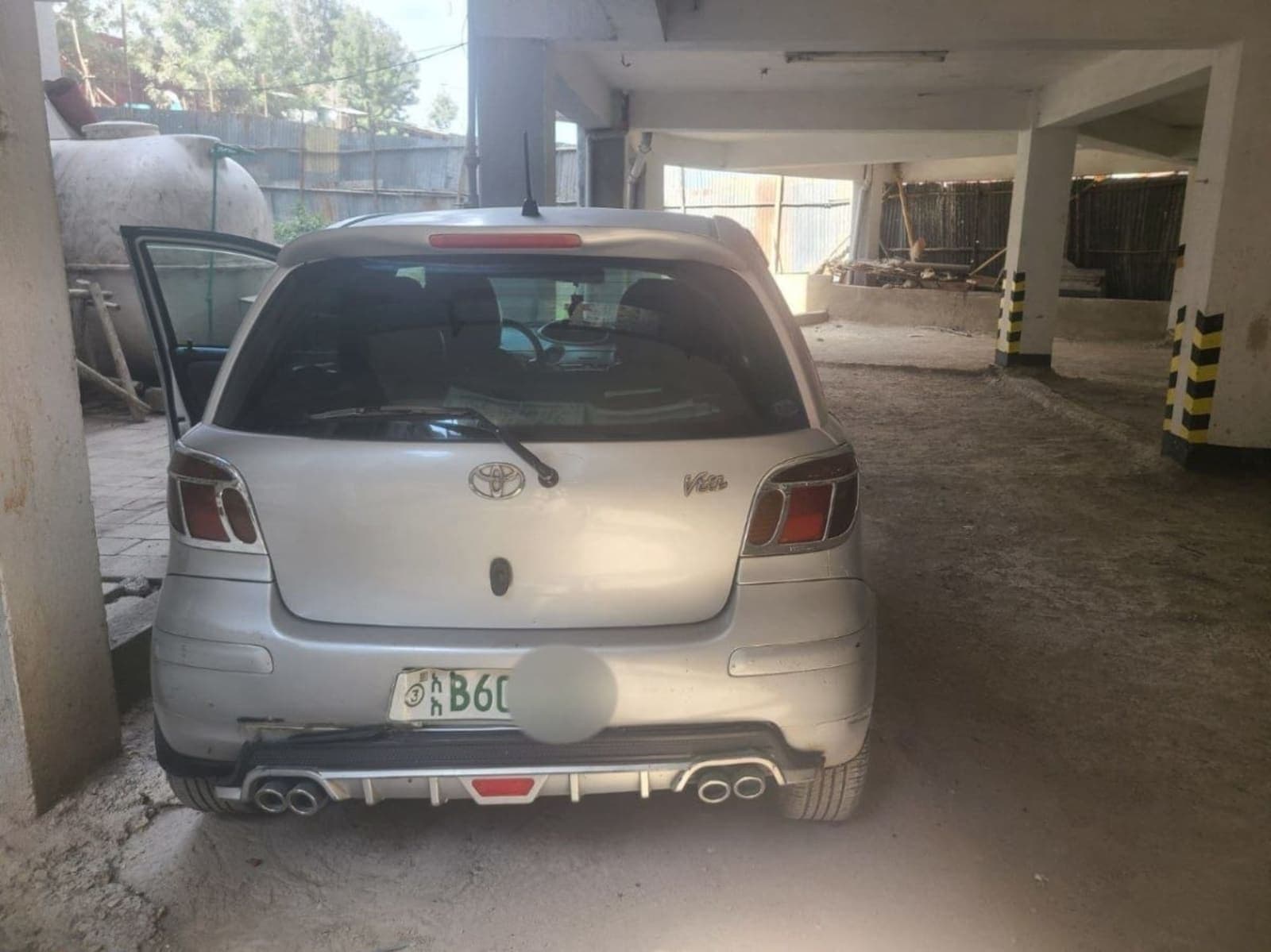 2004 Toyota Vitz — photo 2
