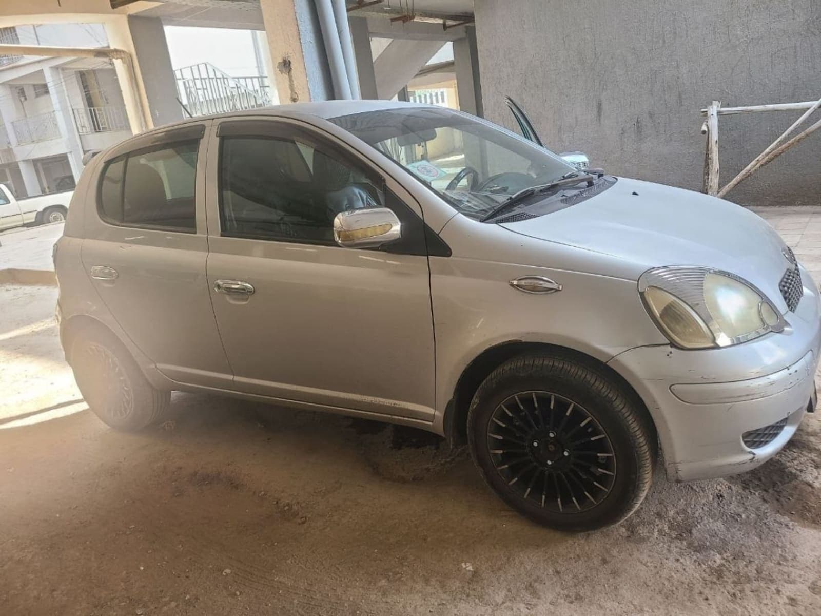 2004 Toyota Vitz — photo 3