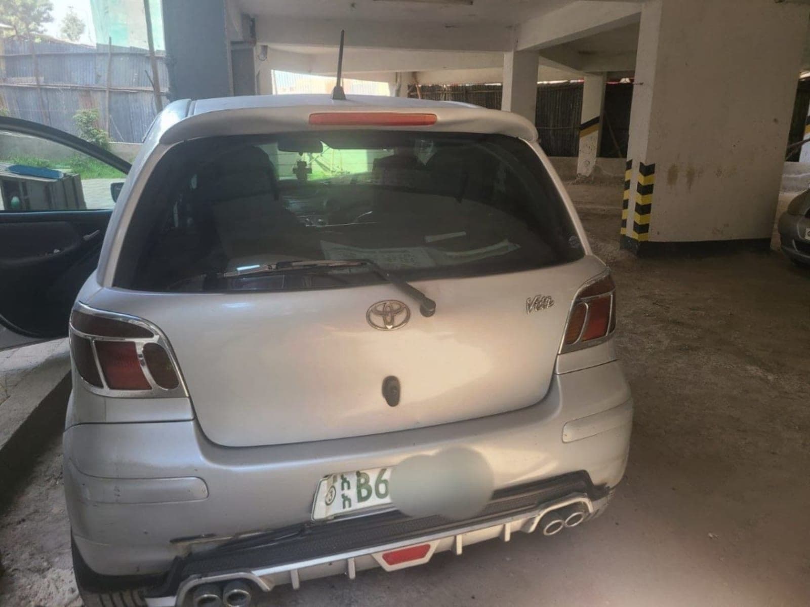 2004 Toyota Vitz — photo 4