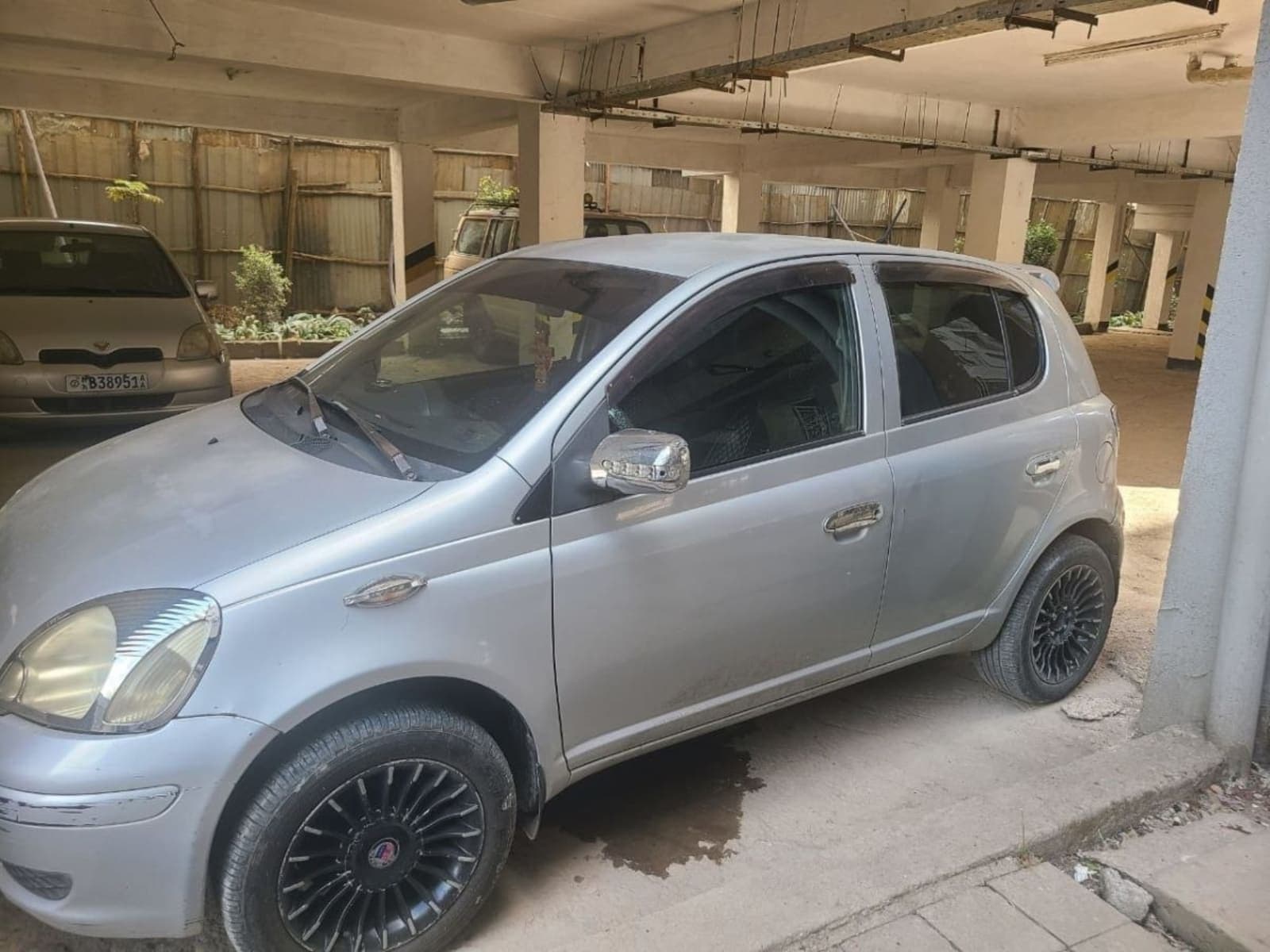 2004 Toyota Vitz — photo 5