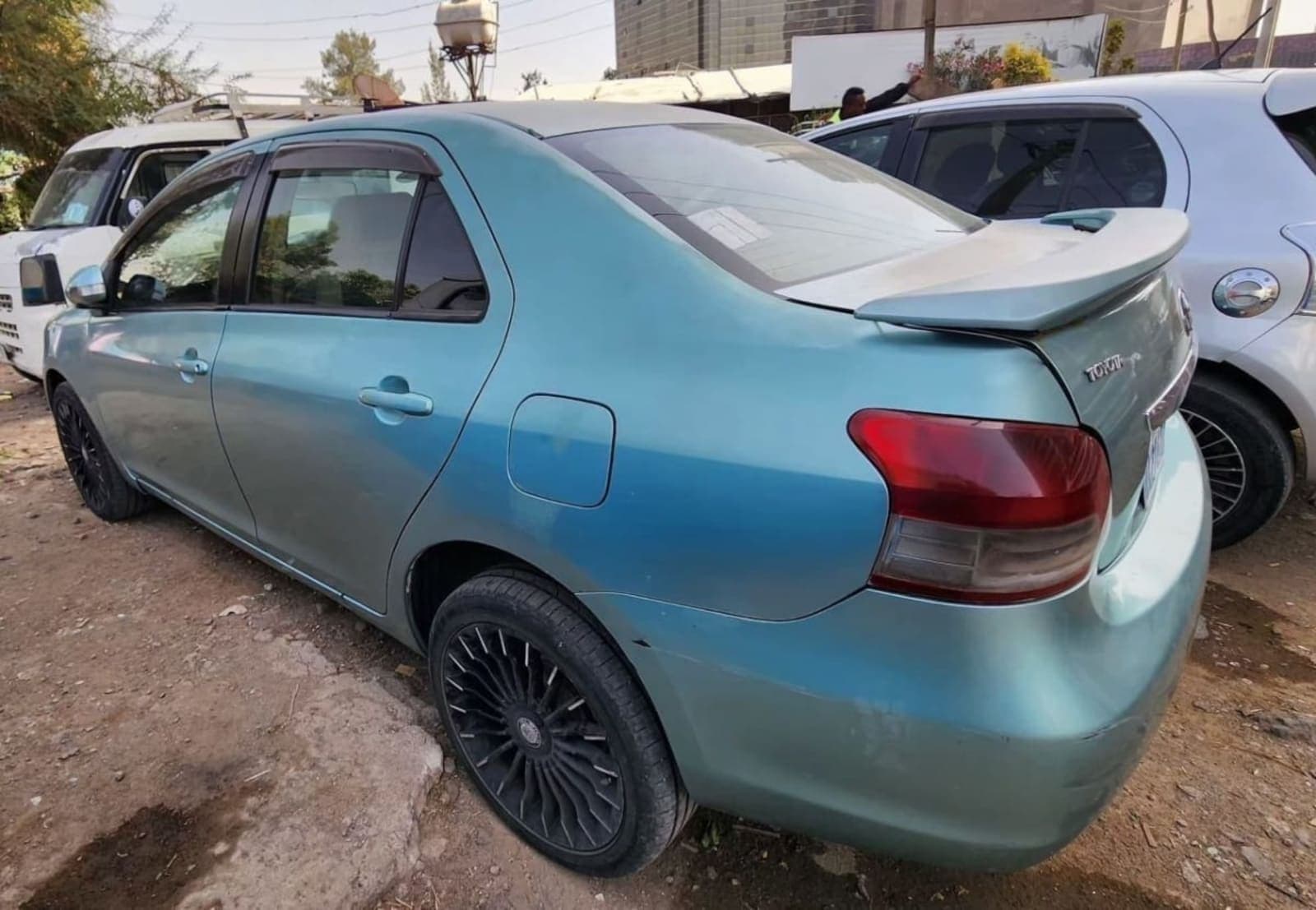 2010 Toyota Yaris Belta — photo 2