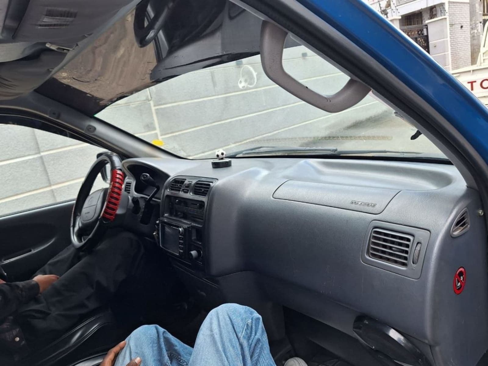 2002 Toyota Hiace Dolphine — photo 2