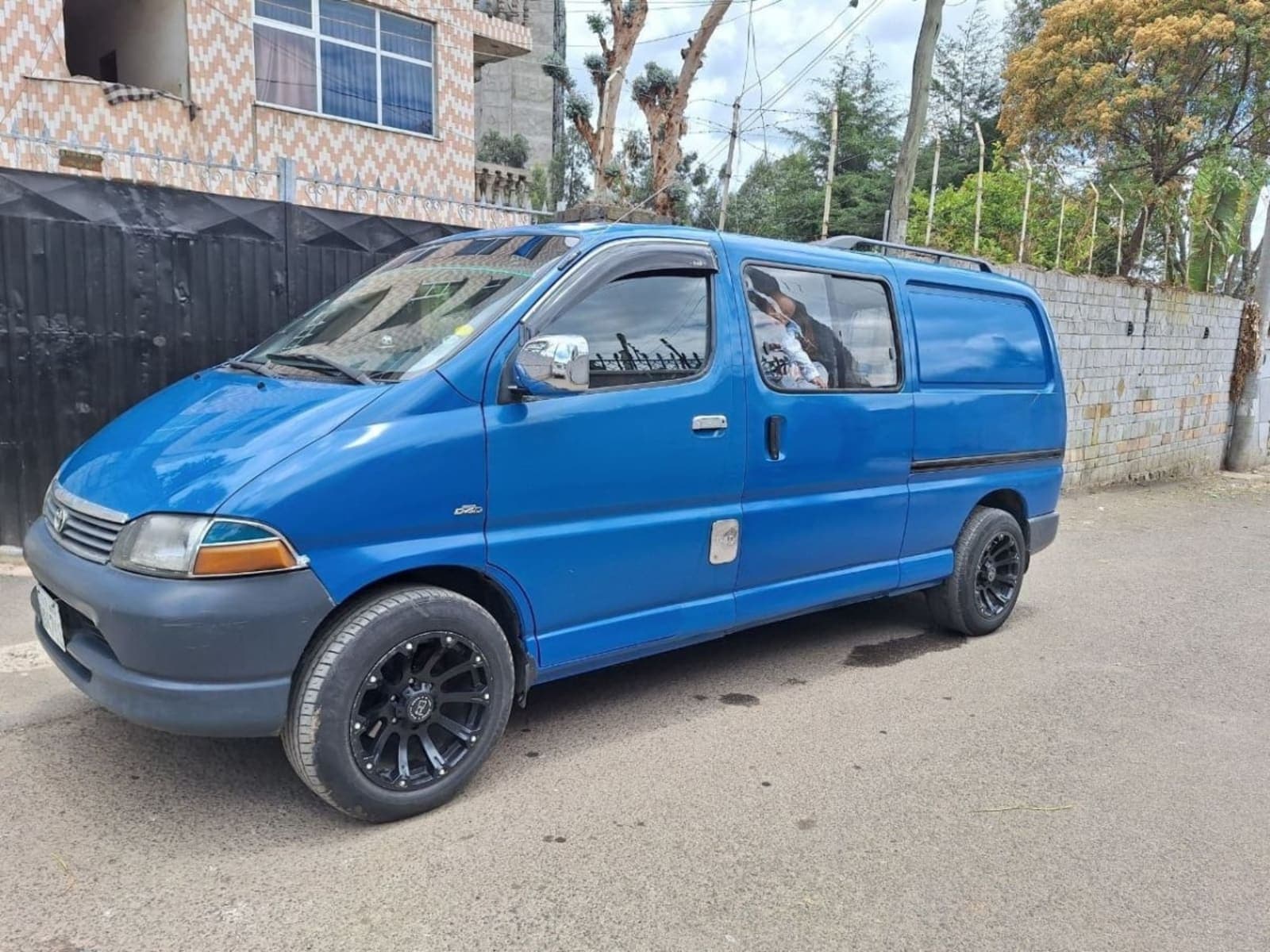 2002 Toyota Hiace Dolphine — photo 3