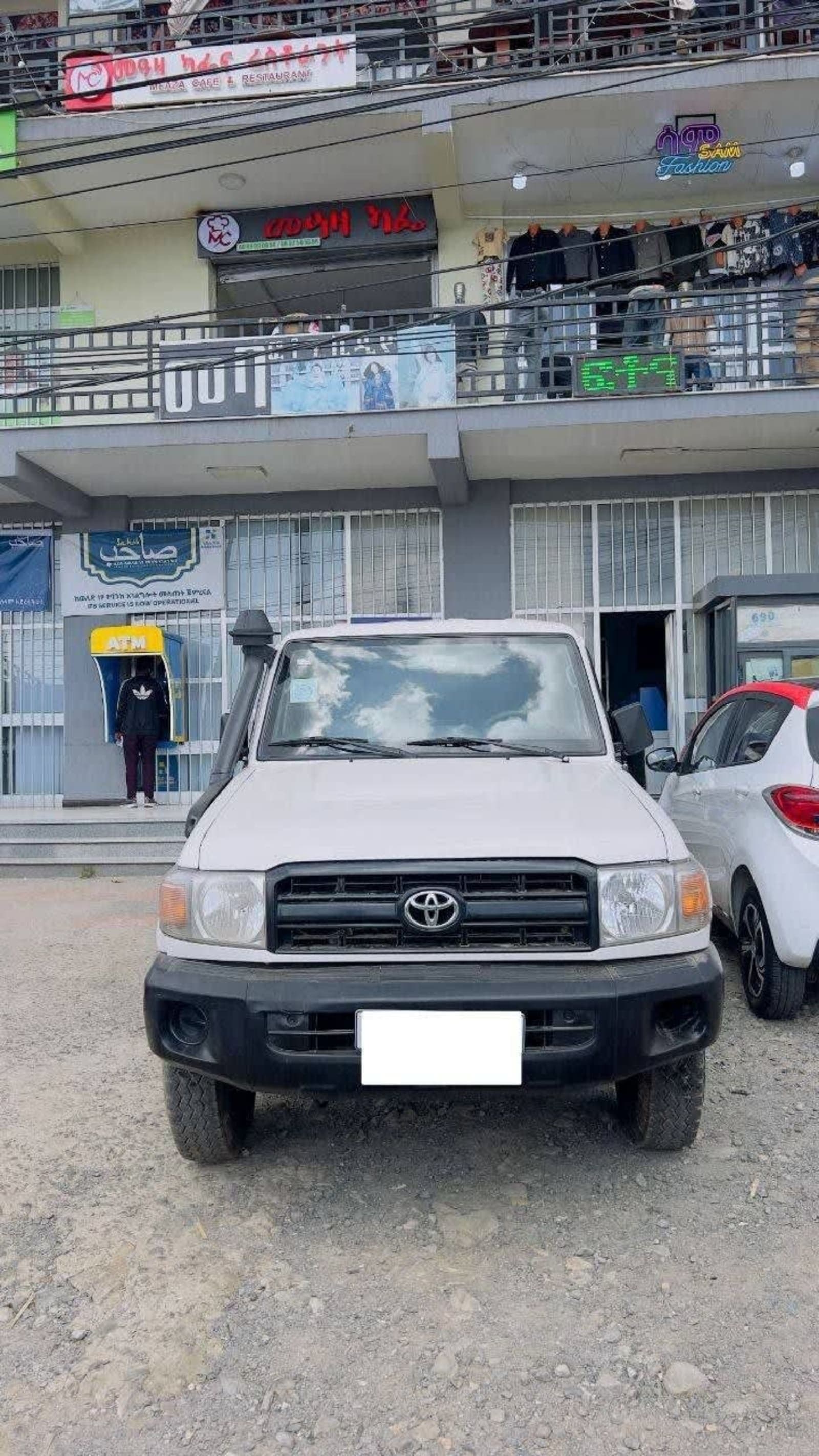 2022 Toyota Landcruiser — photo 5