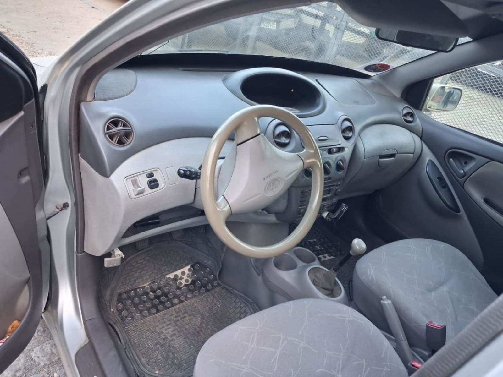 2001 Toyota Platz — photo 3