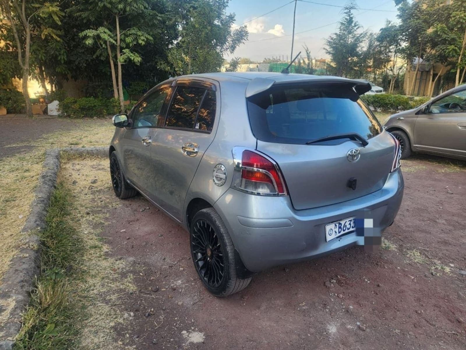 2010 Toyota Compact Yaris — photo 2