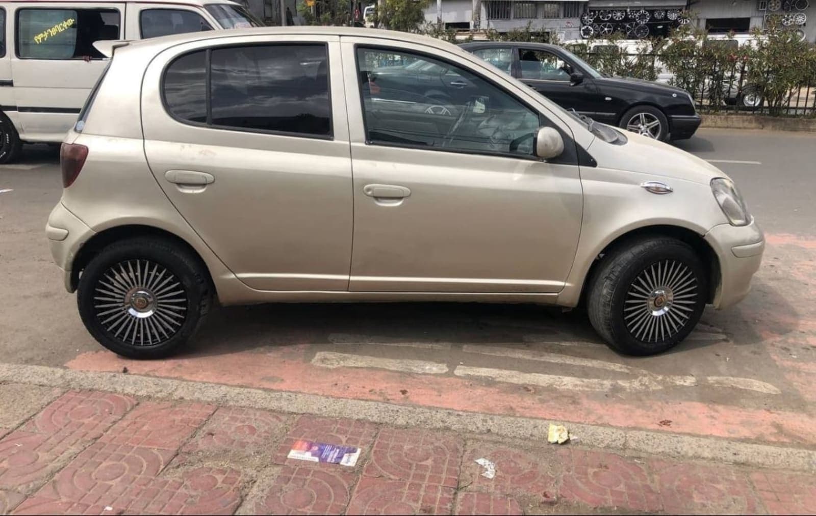 2004 Toyota Vitz