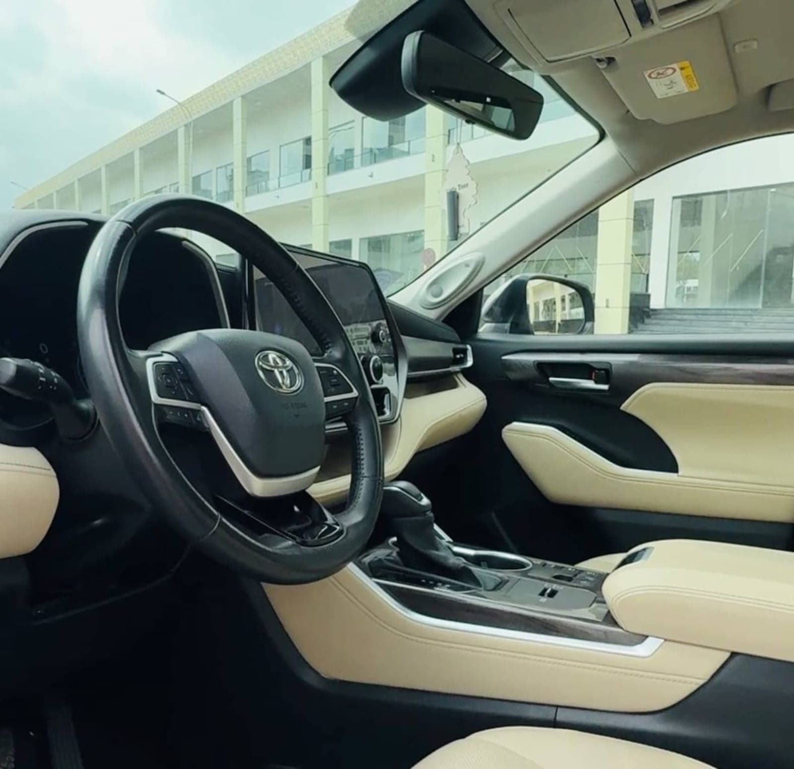 2024 Toyota Highlander Limited — photo 3