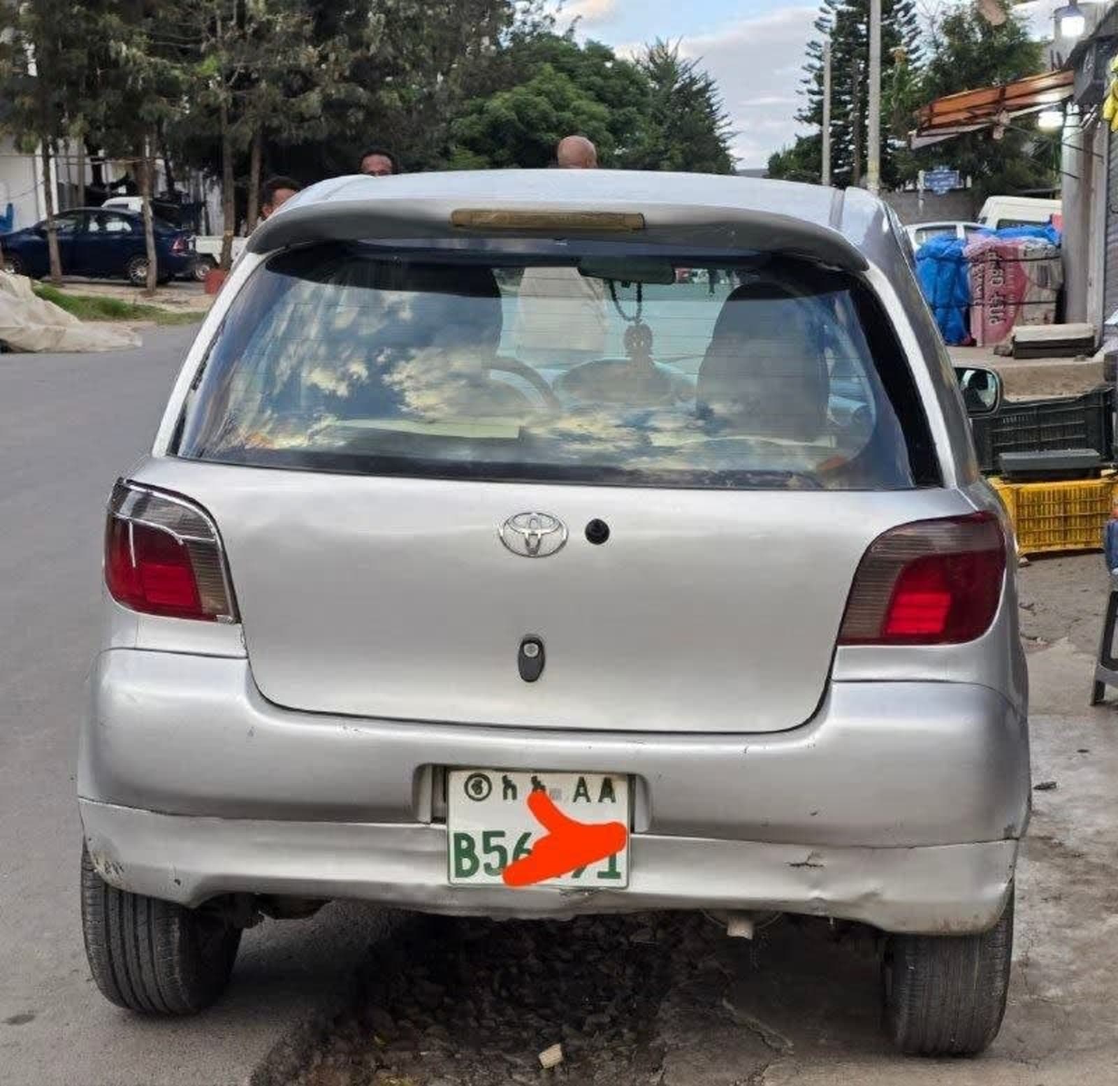 2001 Toyota Vitz — photo 2