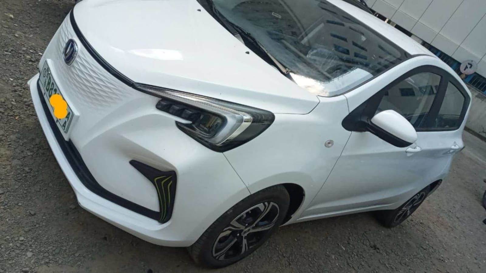 2023 CHANGAN E-Star โ photo 2
