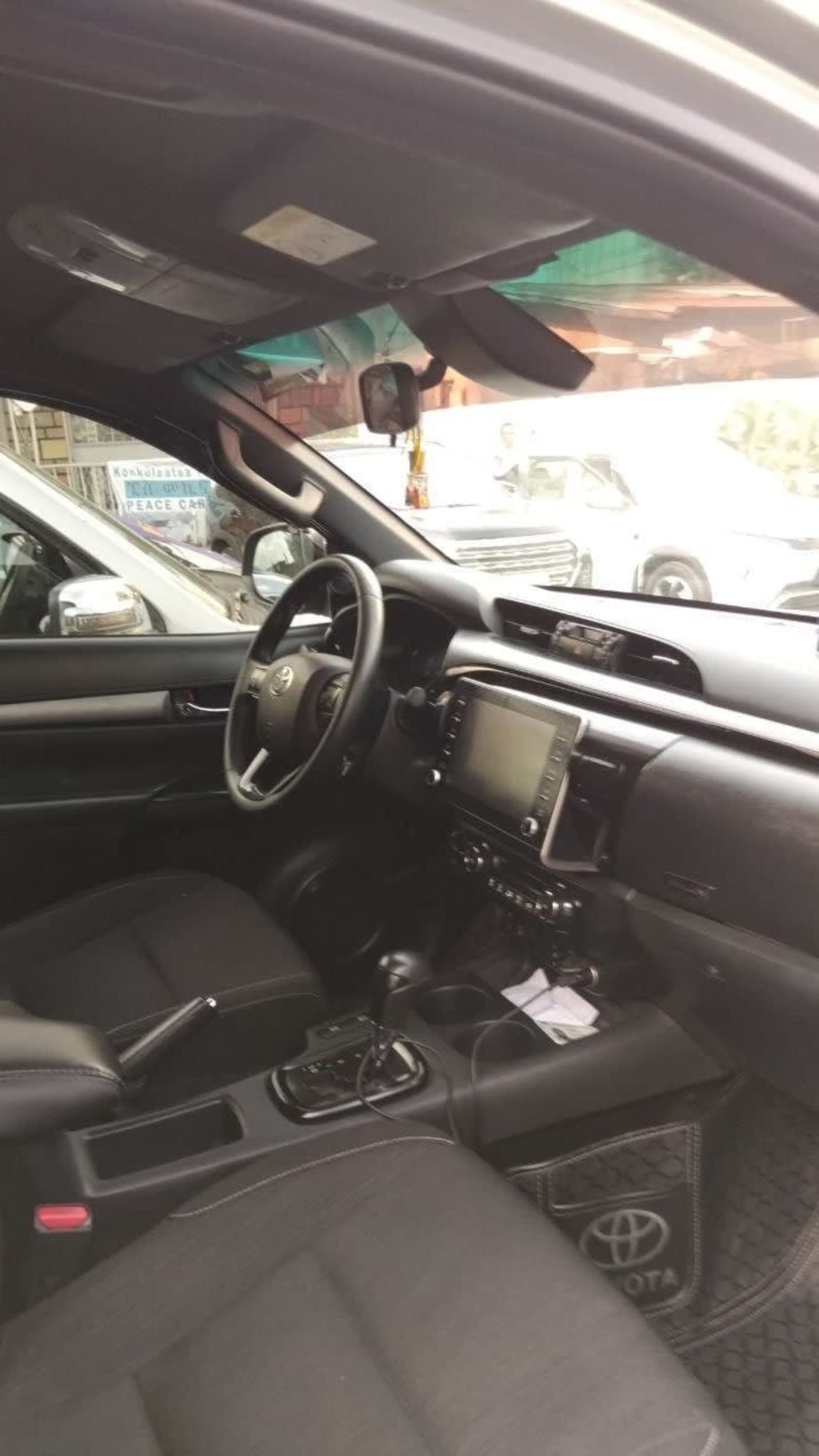 2022 Toyota Invincible King Cab — photo 3