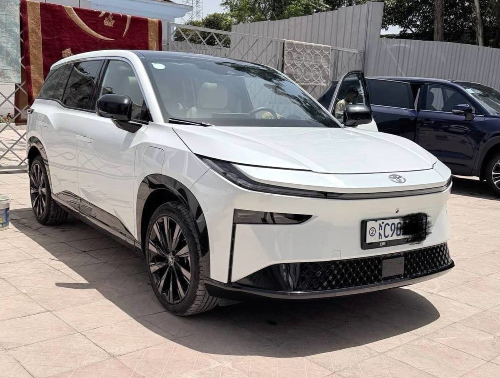 2025 Toyota BZ3X Long Range โ photo 4