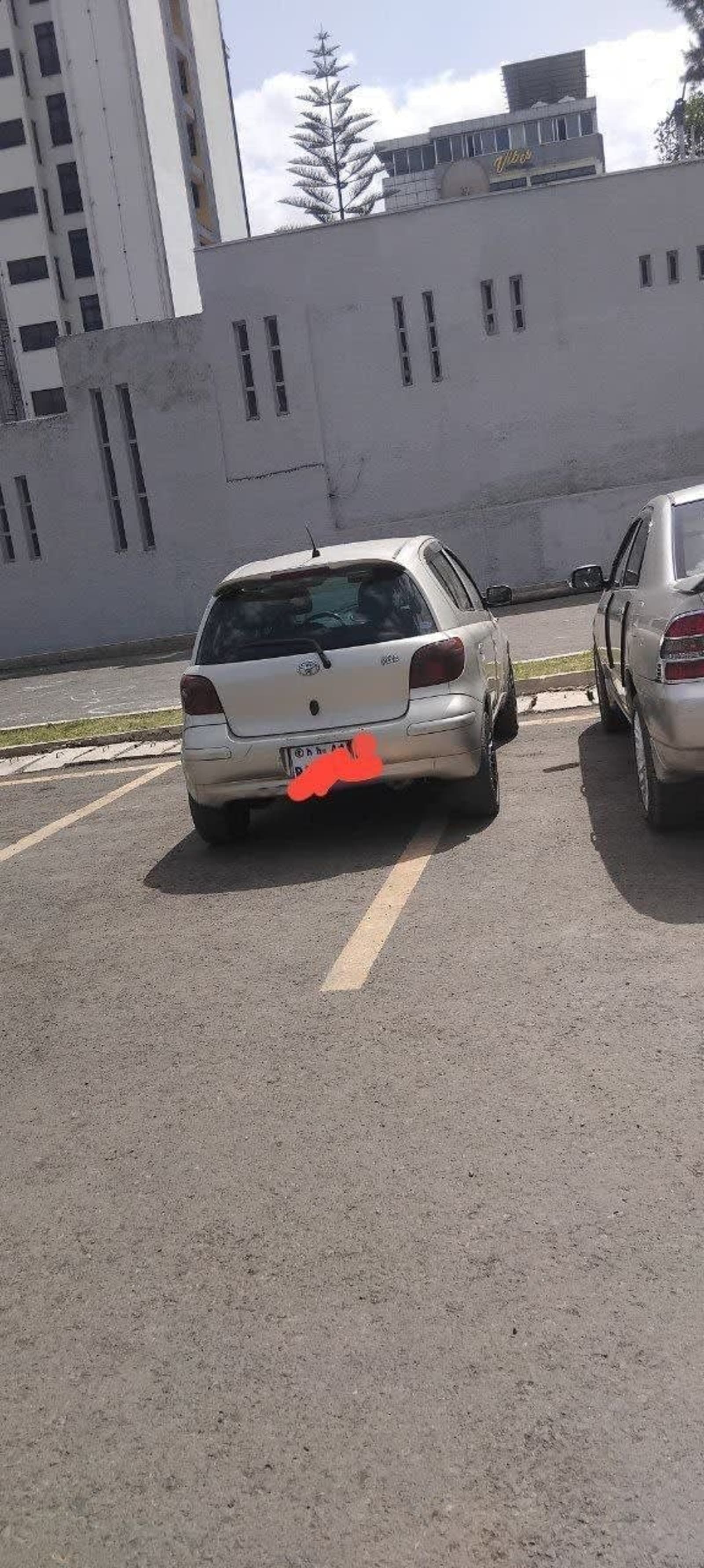2005 Toyota Vitz — photo 2