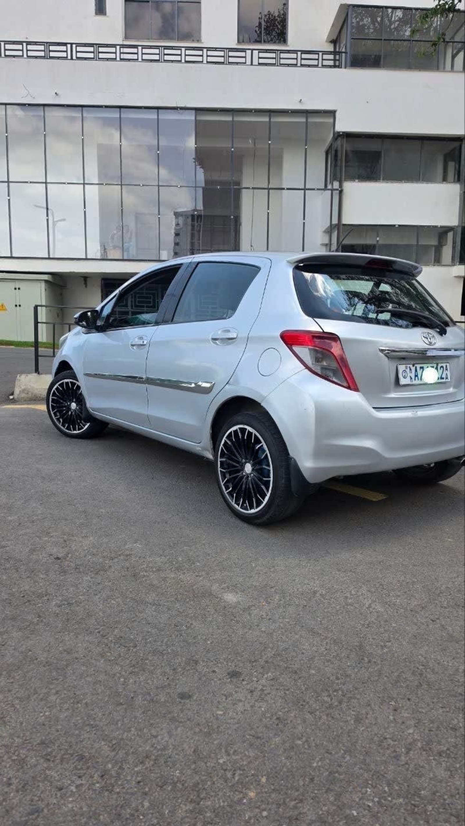 Toyota Yaris Compact — photo 6