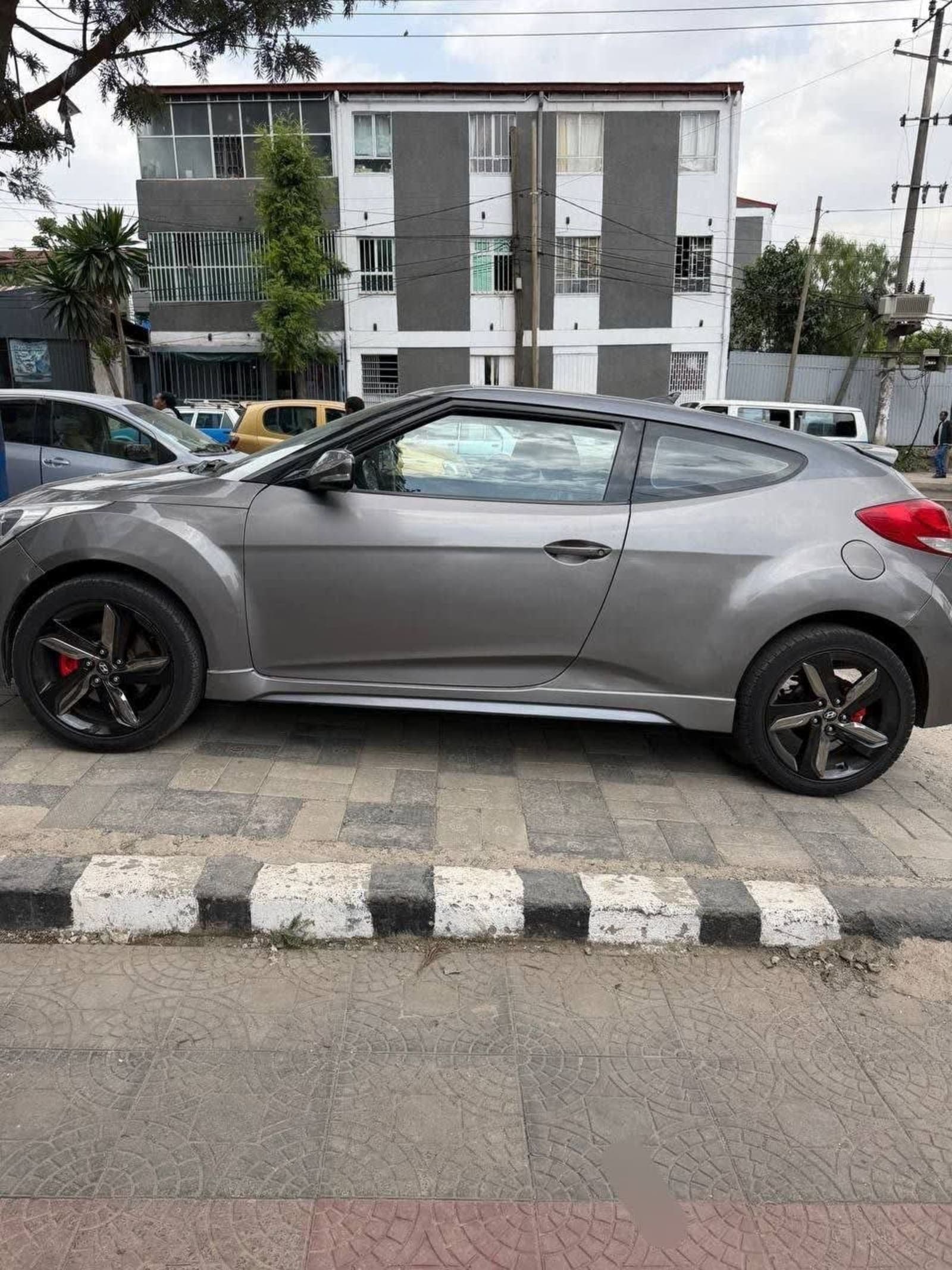2012 Hyundai Veloster — photo 2