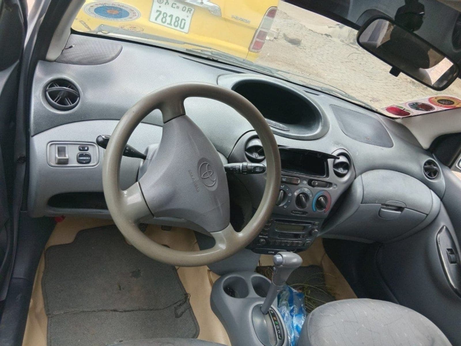 2001 Toyota Vitz — photo 3