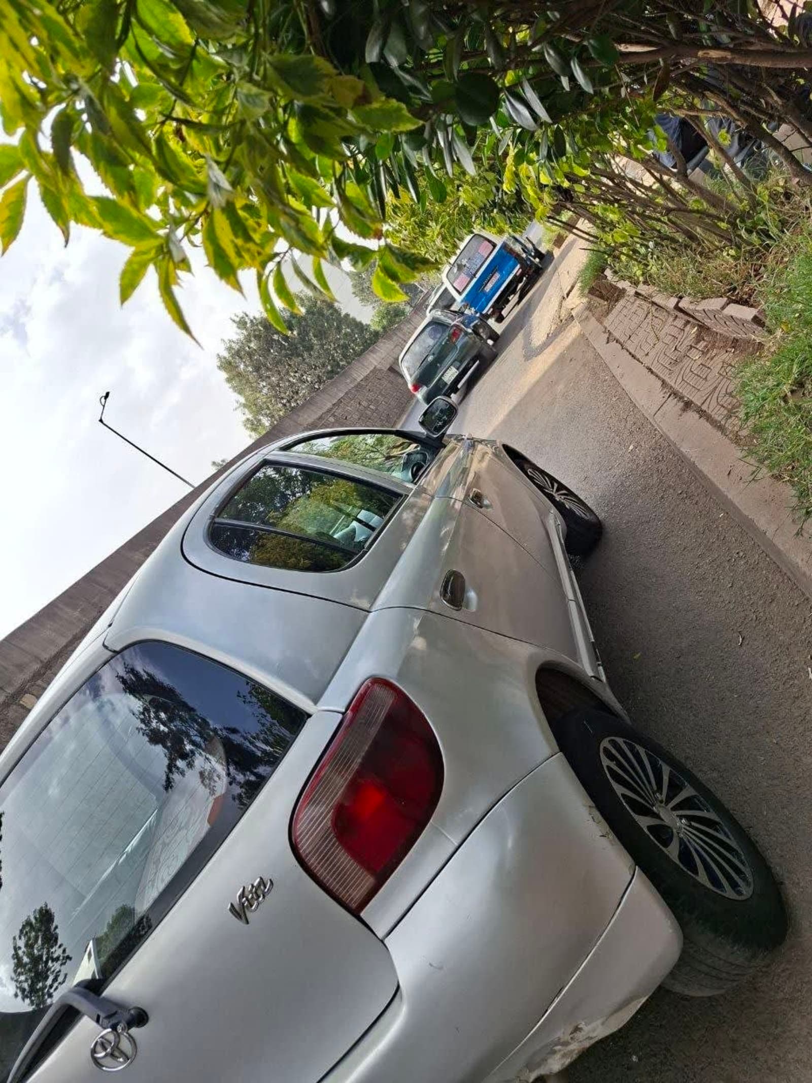2001 TOYOTA VITZ — photo 6