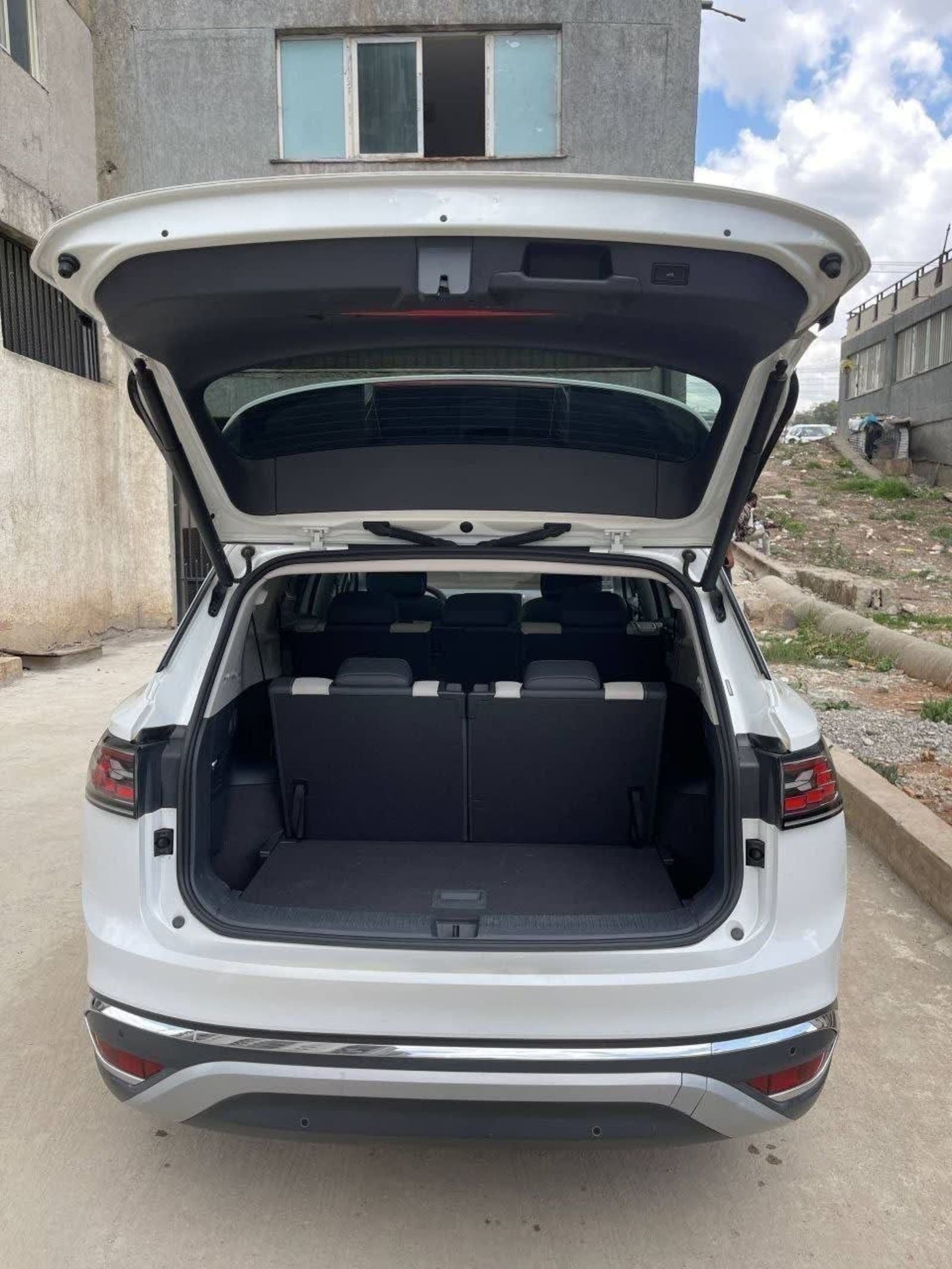 2022 VOLKSWAGEN ID.6 Crozz Pro EV — photo 2