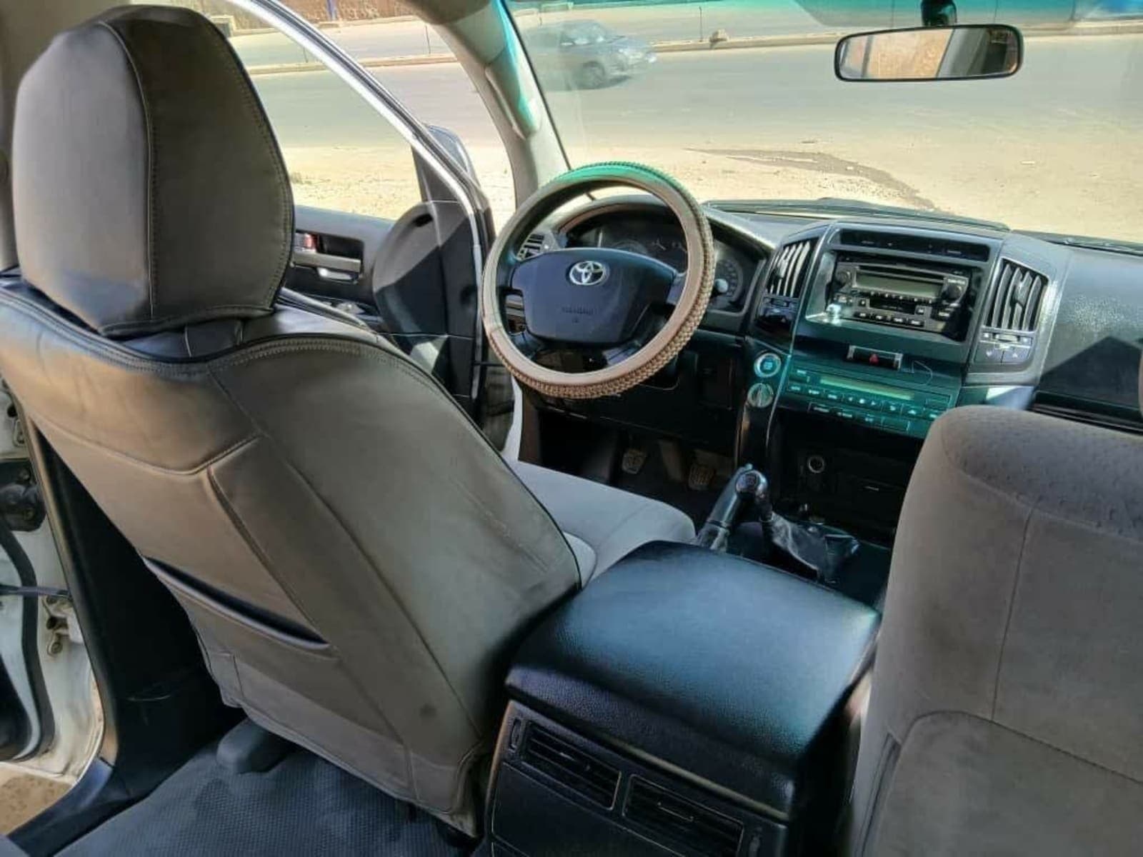 2011 Toyota Landcruiser V8 — photo 2