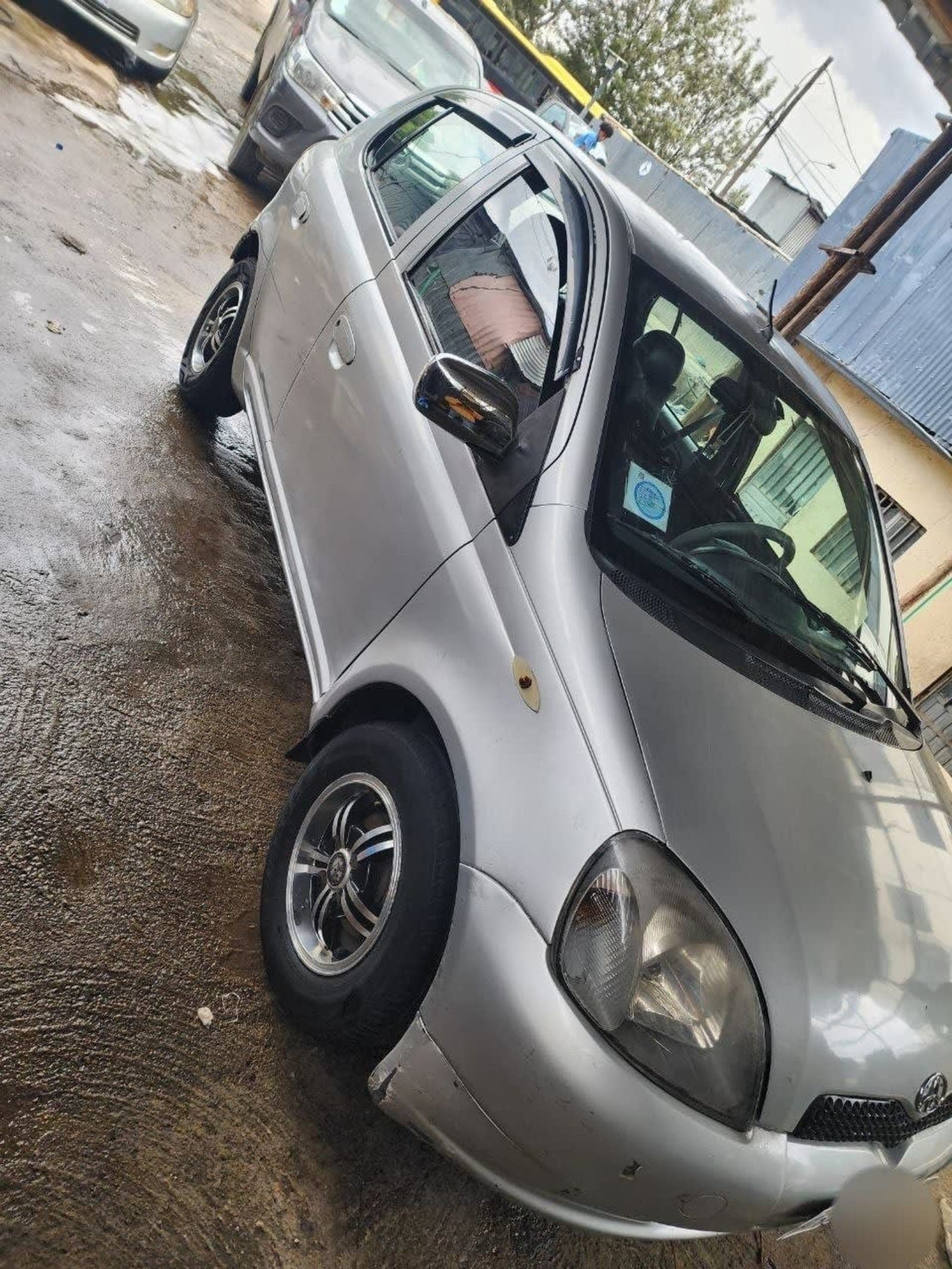 2000 Toyota Vitz — photo 3