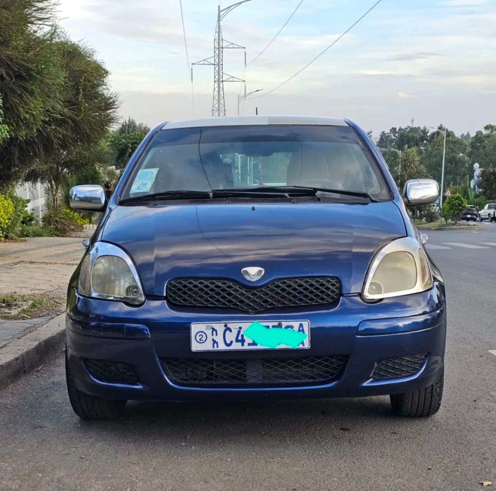 2004 Toyota Vitz — photo 2