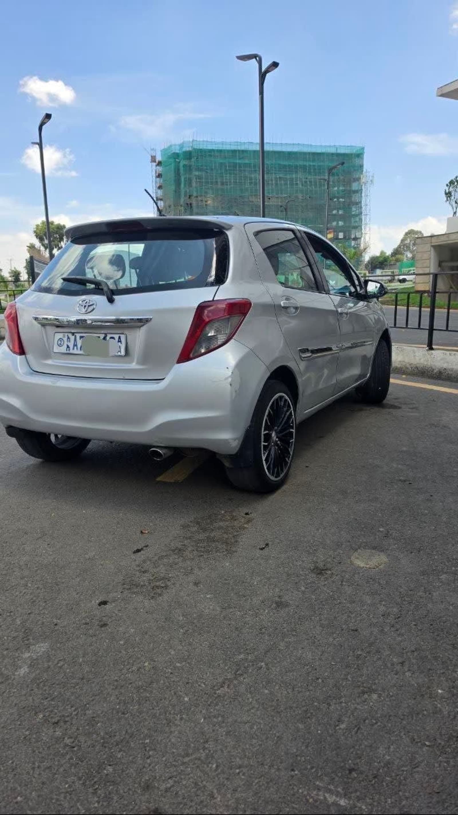 2012 Toyota Yaris Compact — photo 4