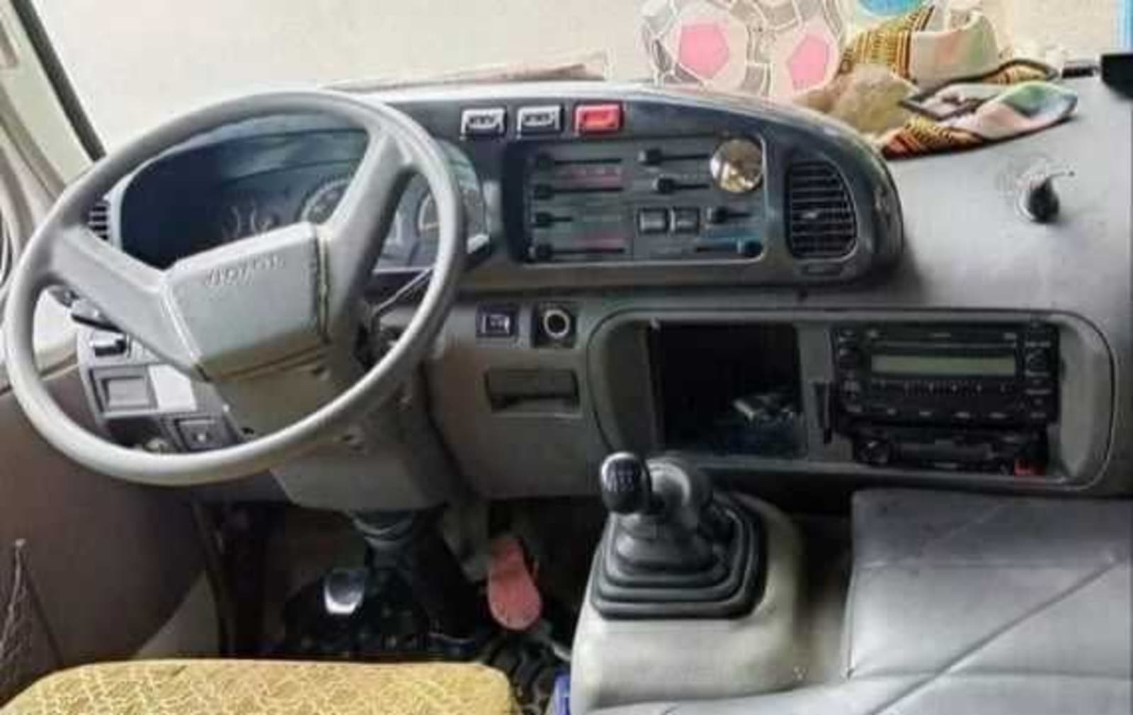 2013 Toyota Coaster — photo 2