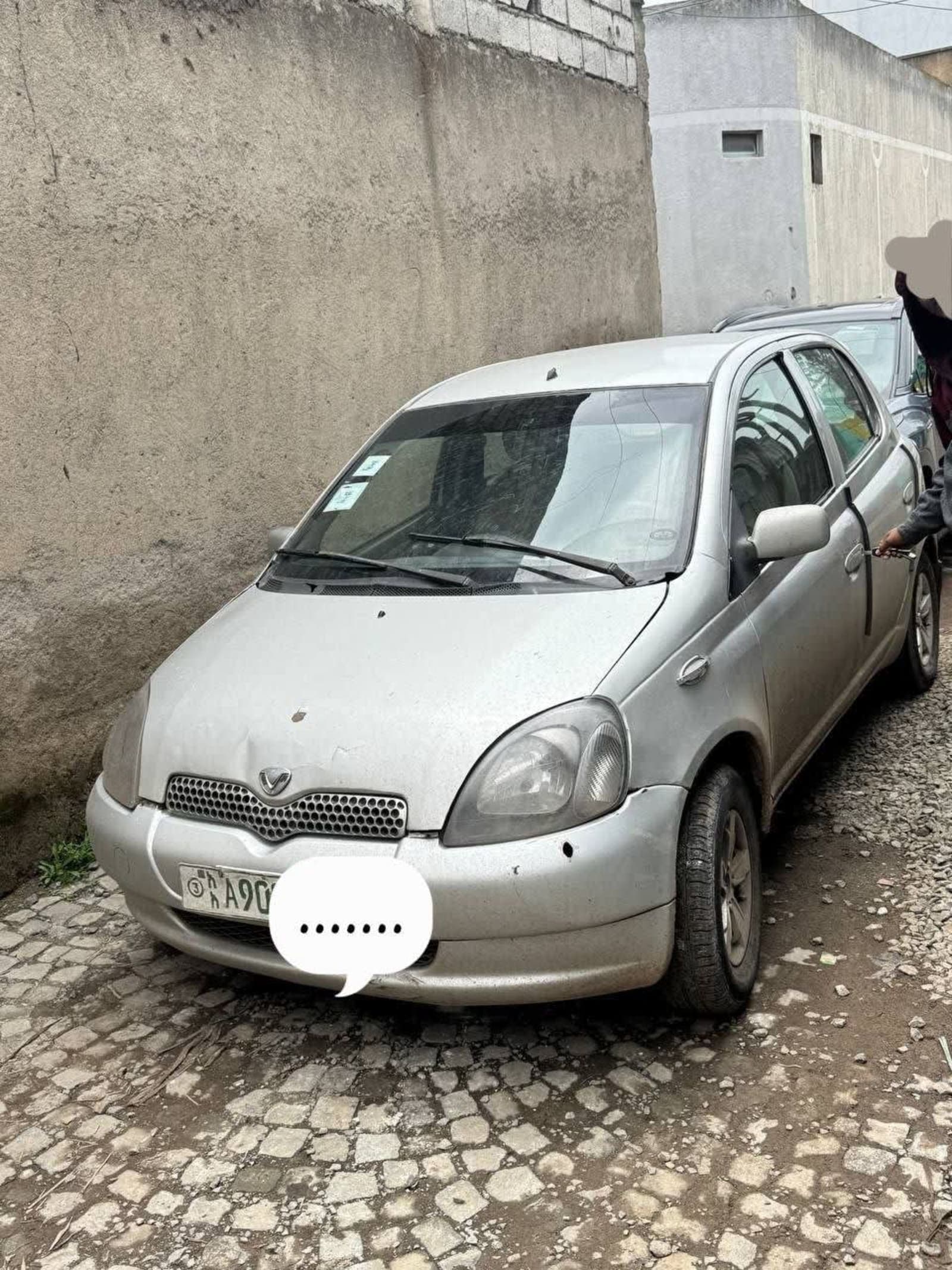 2001 Toyota Vitz — photo 2