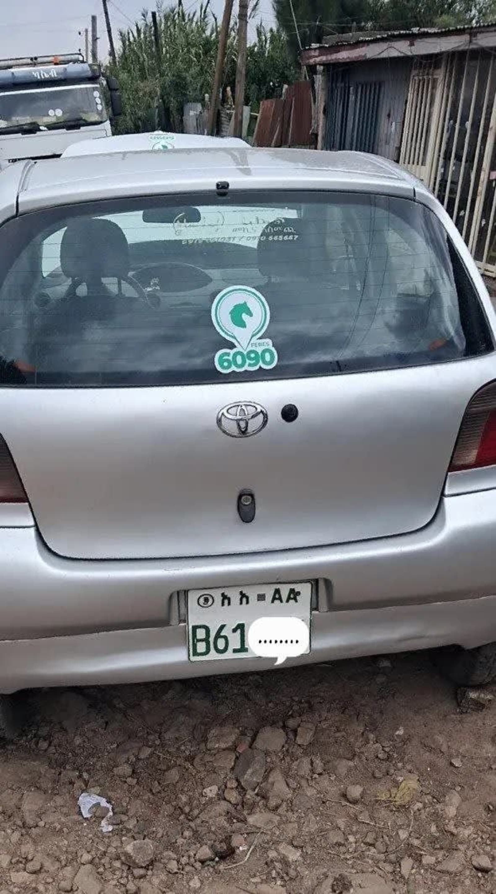 2001 Toyota Vitz โ photo 3
