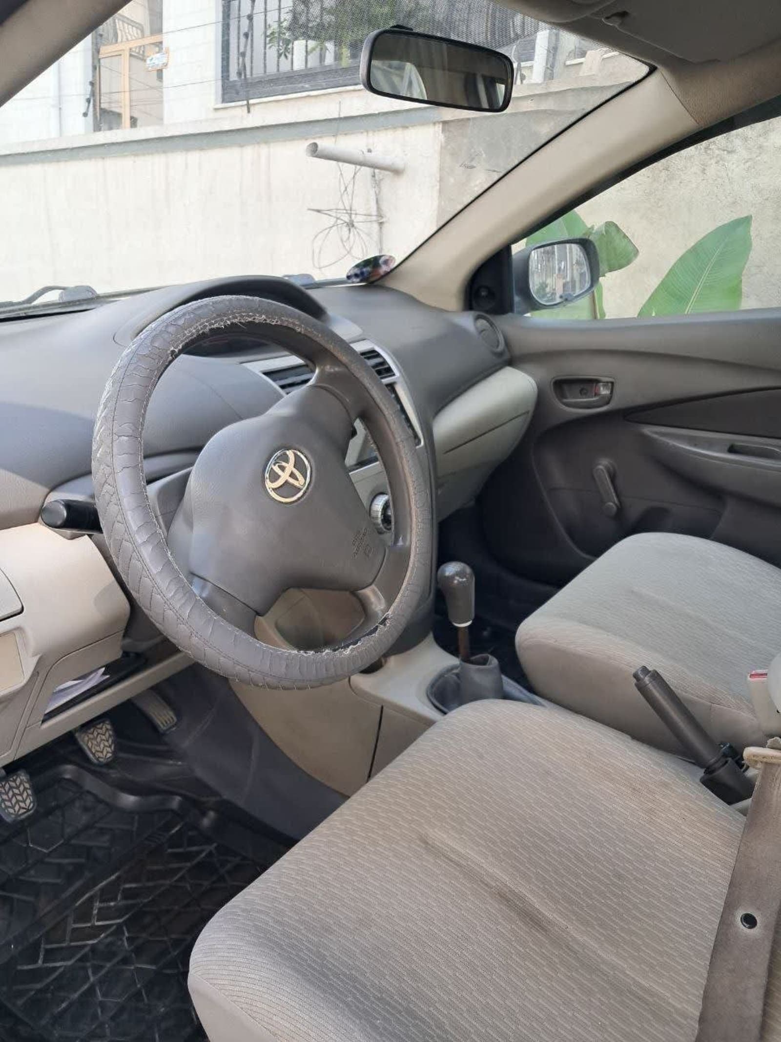 2009 Toyota Yaris — photo 2
