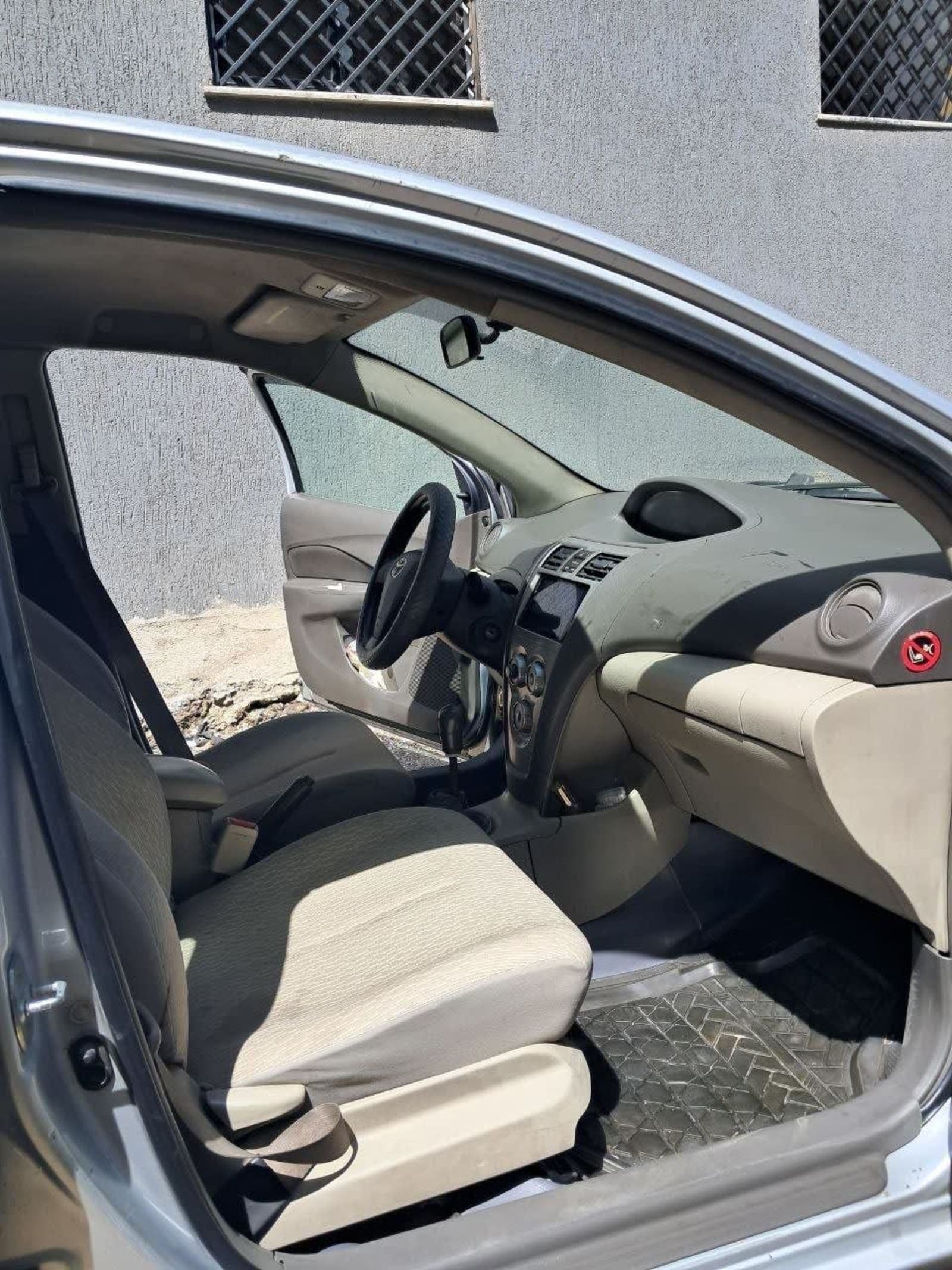 2009 Toyota Yaris — photo 4