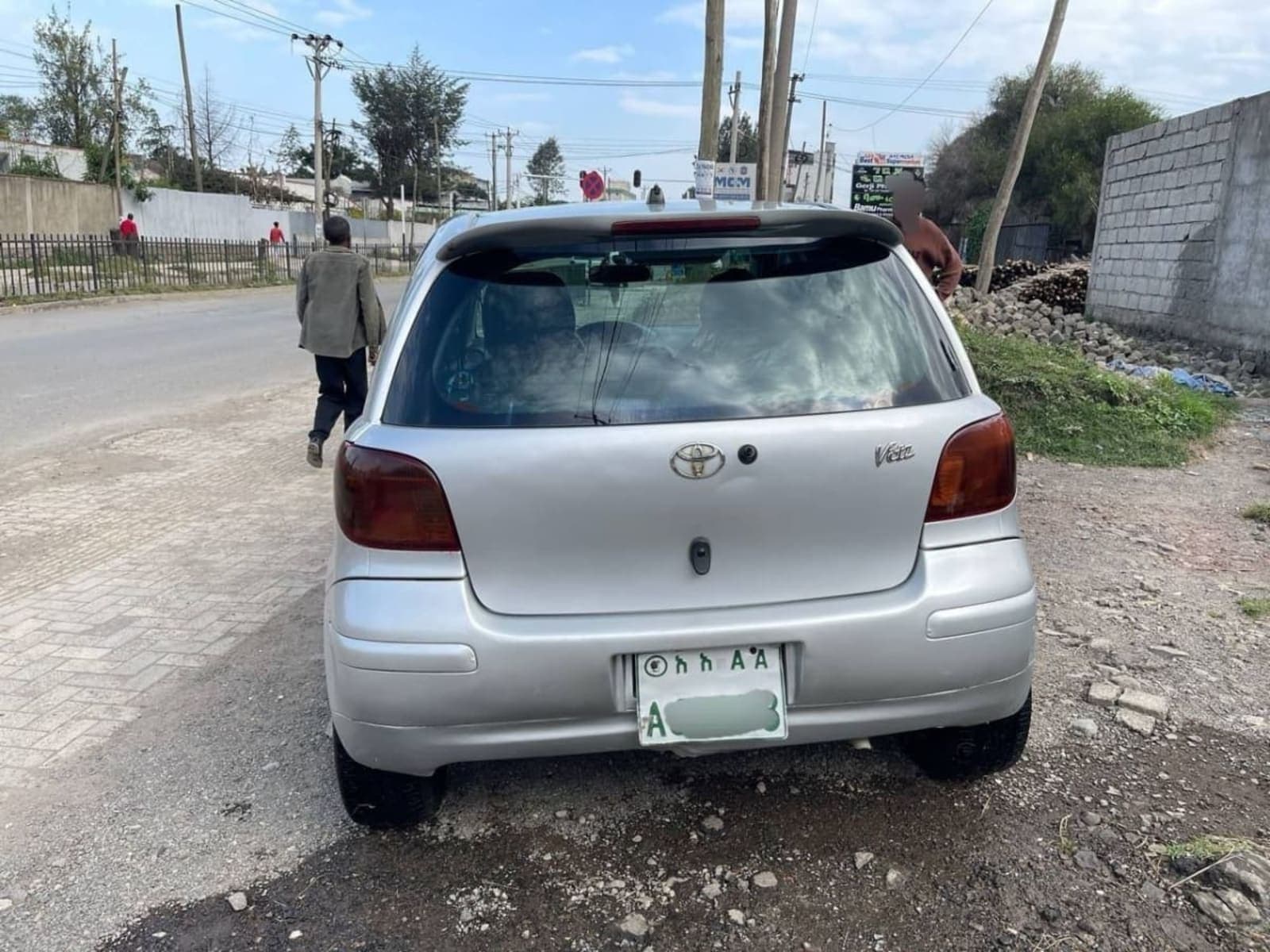 2004 TOYOTA VITZ — photo 8