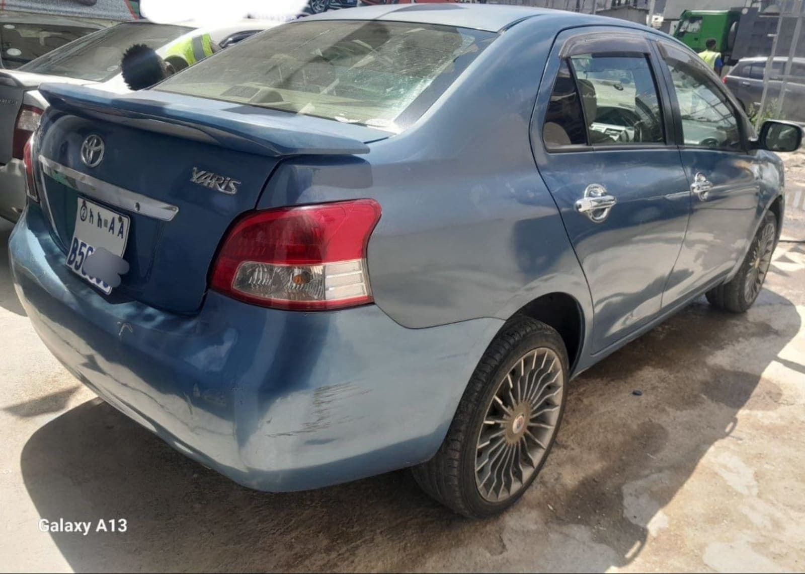 2010 Toyota Yaris Belta — photo 3