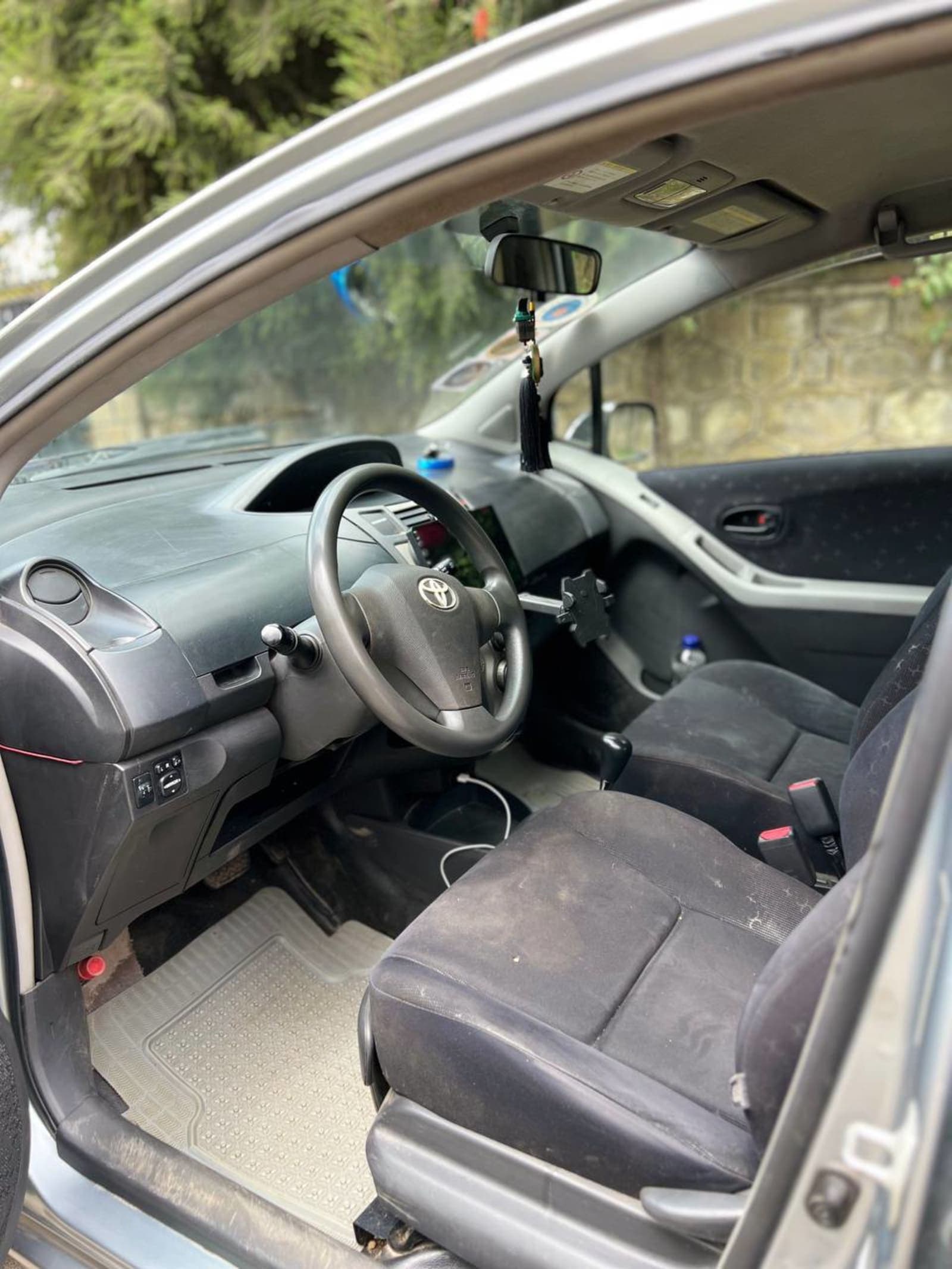 2010 Toyota Yaris Compact — photo 8