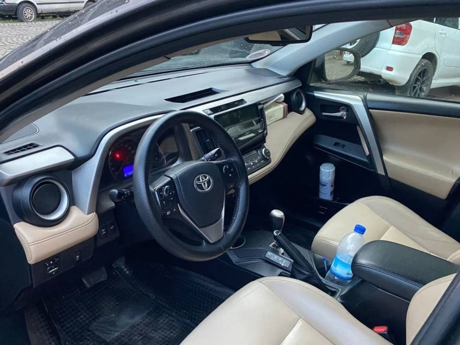 2015 Toyota Rav4 — photo 4